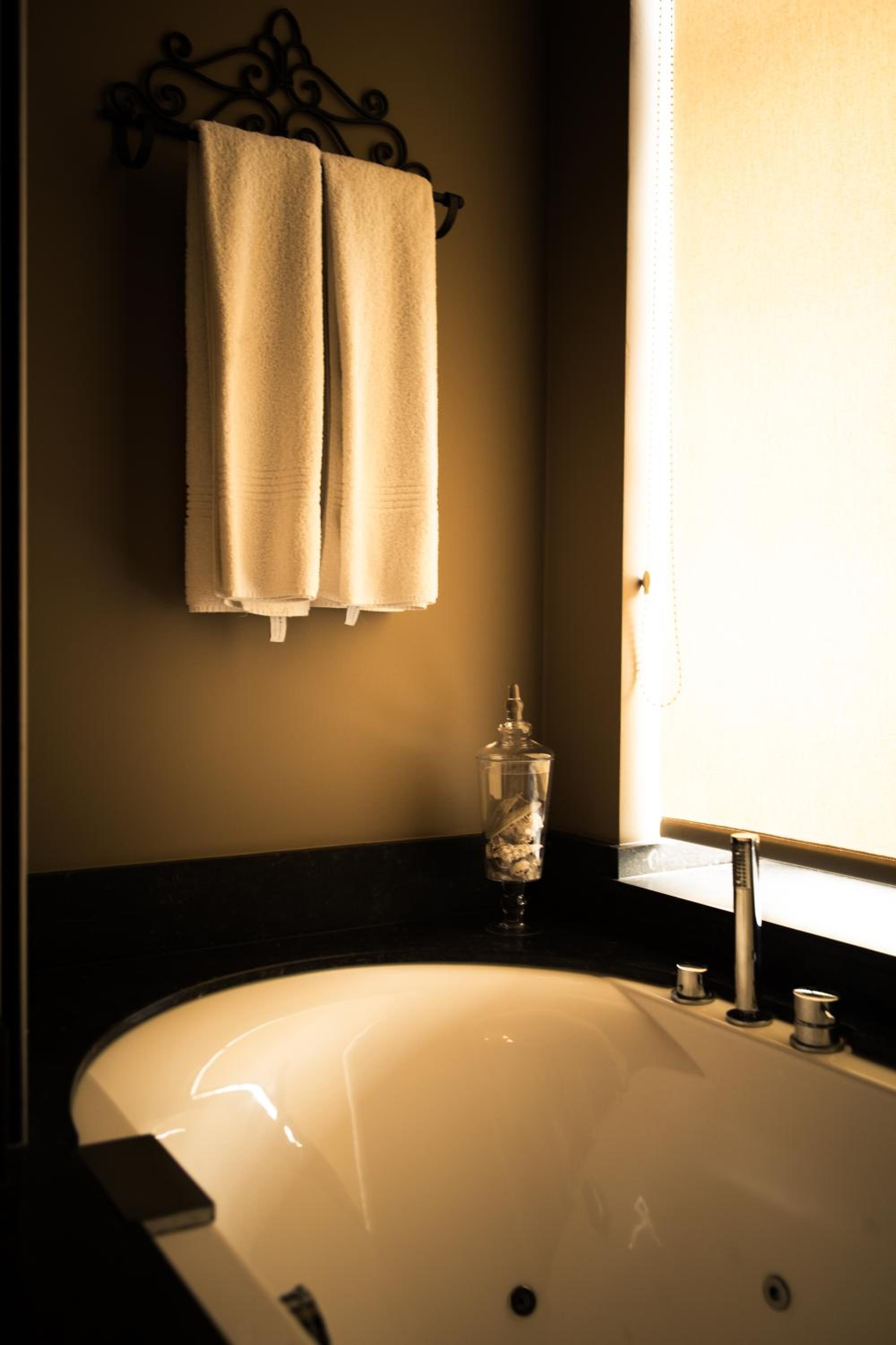 Deluxe Double Room with Spa Bath  photo 2