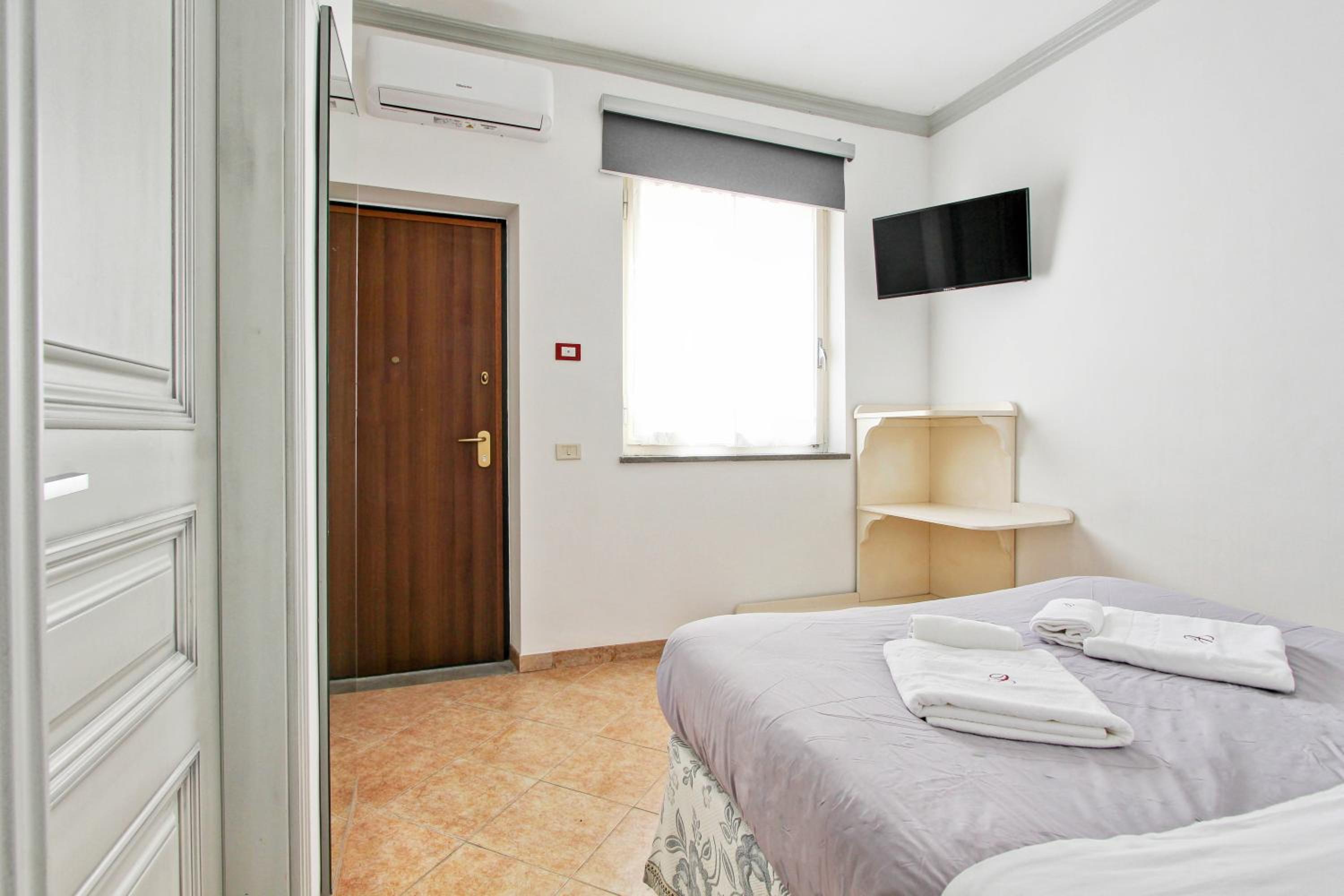 Double Room with Private Bathroom photo 2