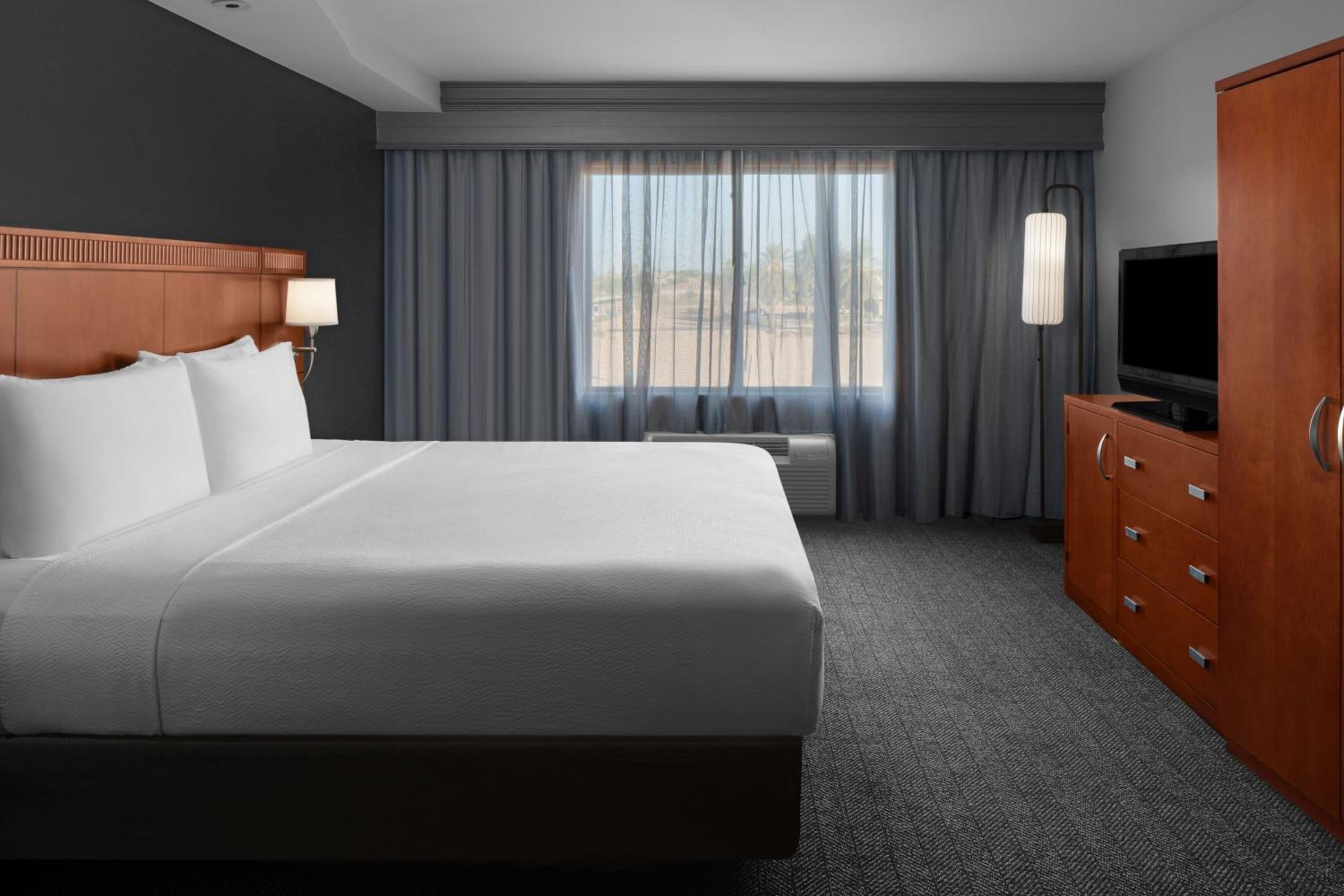 Extended King Suite, 1 Bedroom Executive Suite photo 2