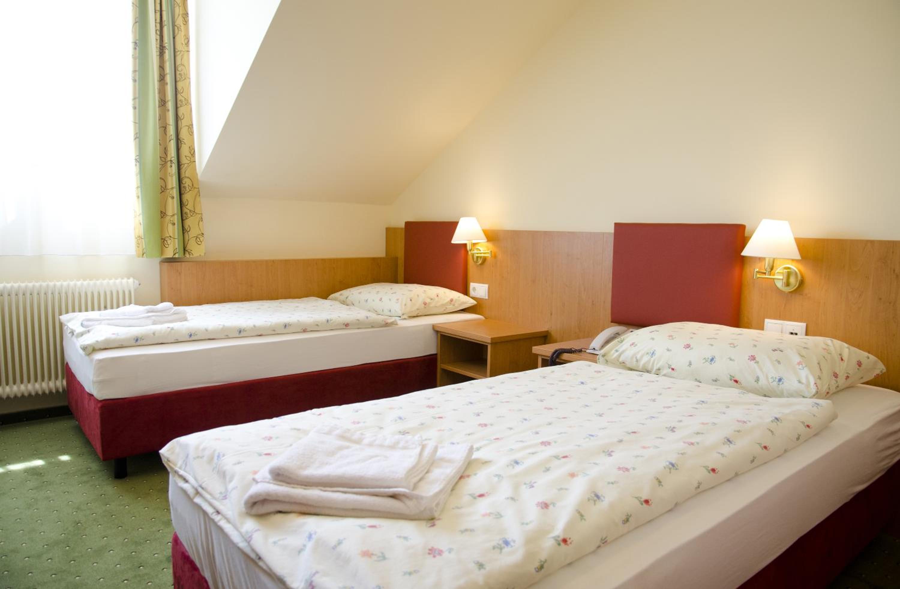 Standard Double Room - Photo 4