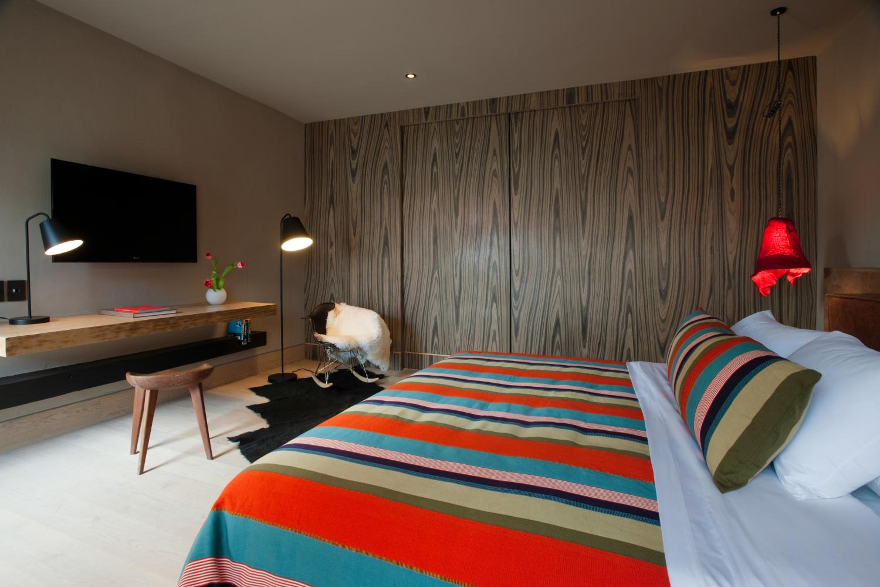 Deluxe King Room - Photo 1