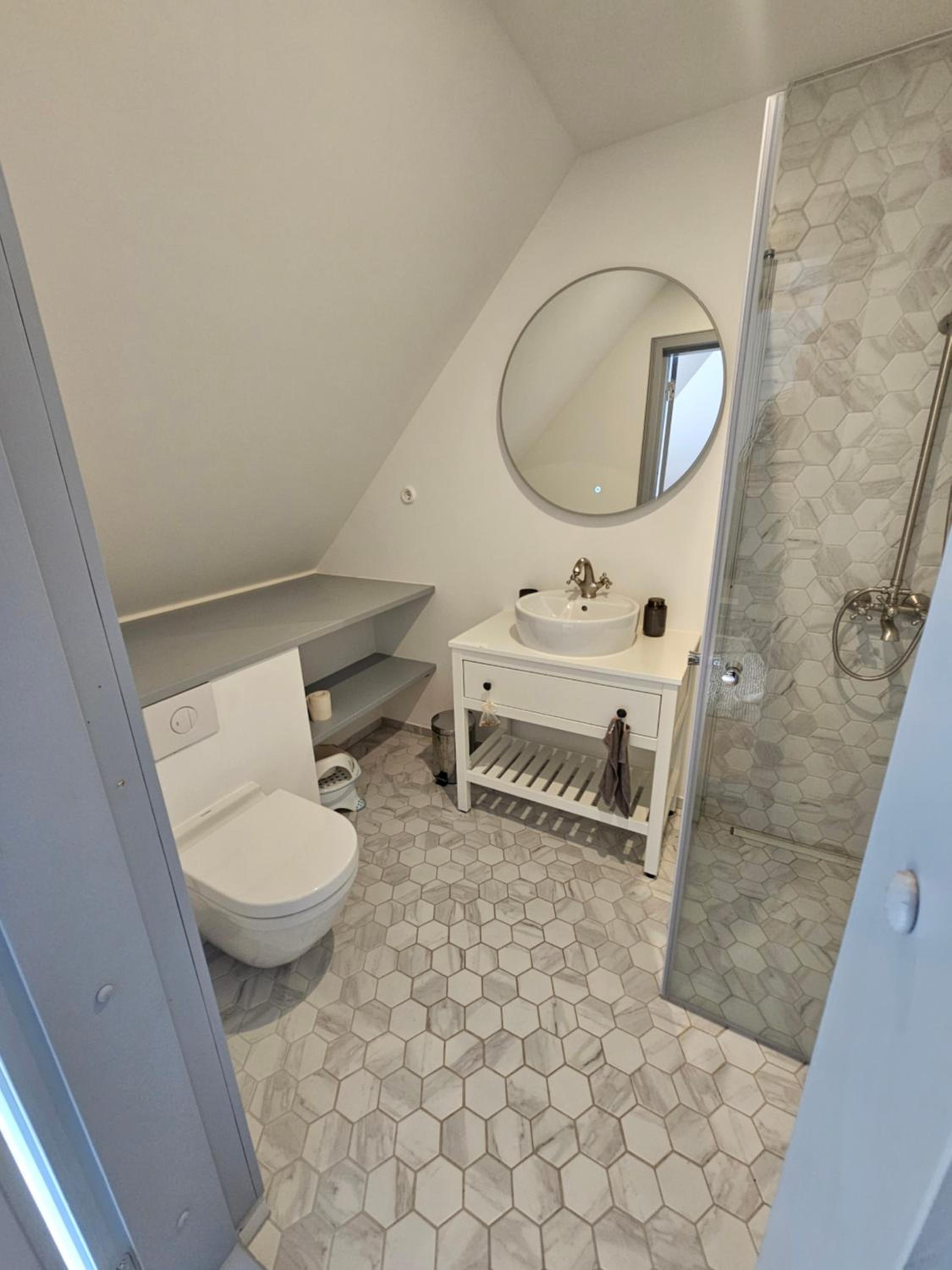 Twin Room with Private Bathroom photo 2