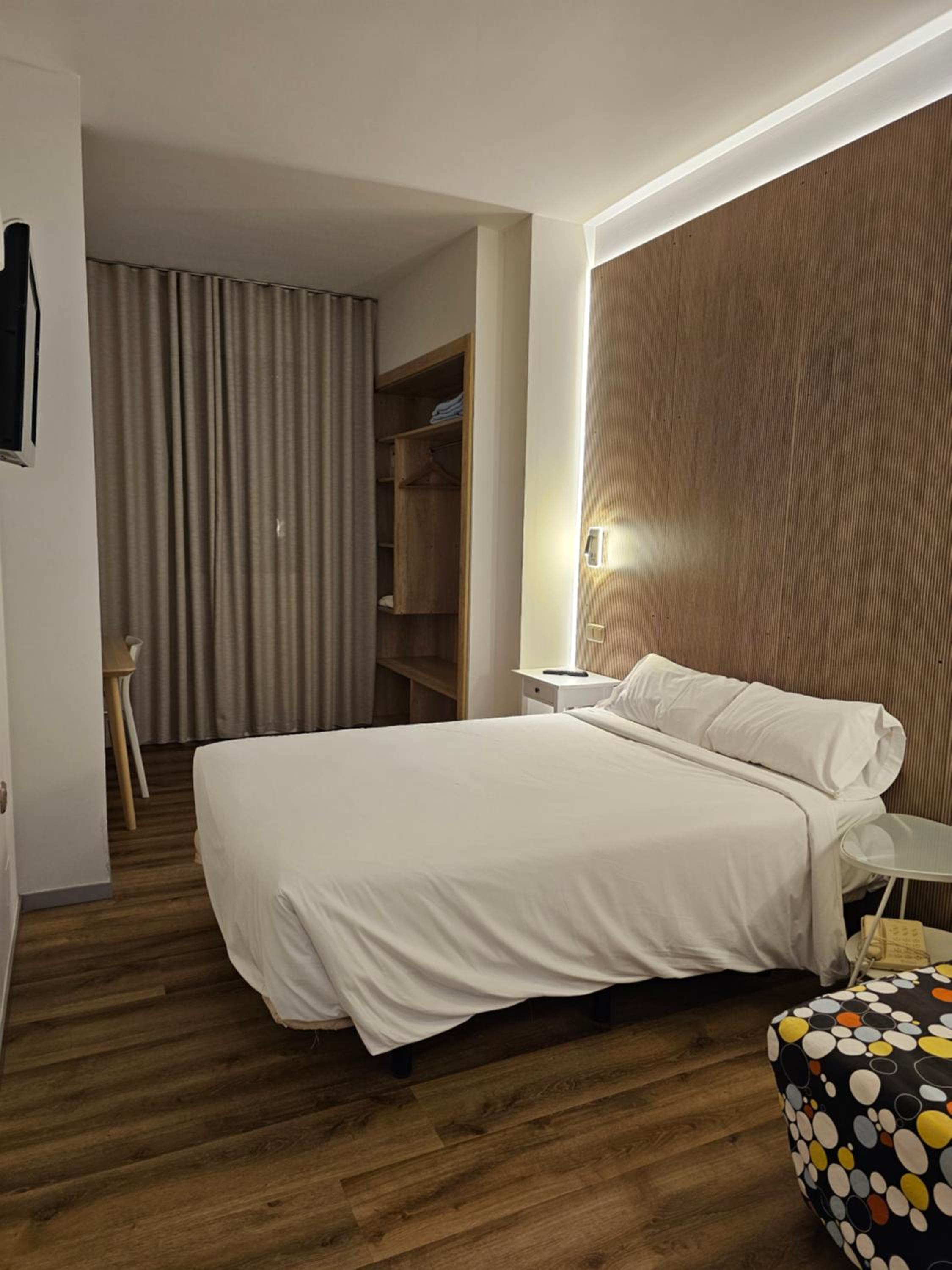 Standard Queen Room photo 3