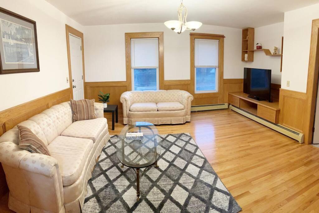 Three-Bedroom Apartment photo 1