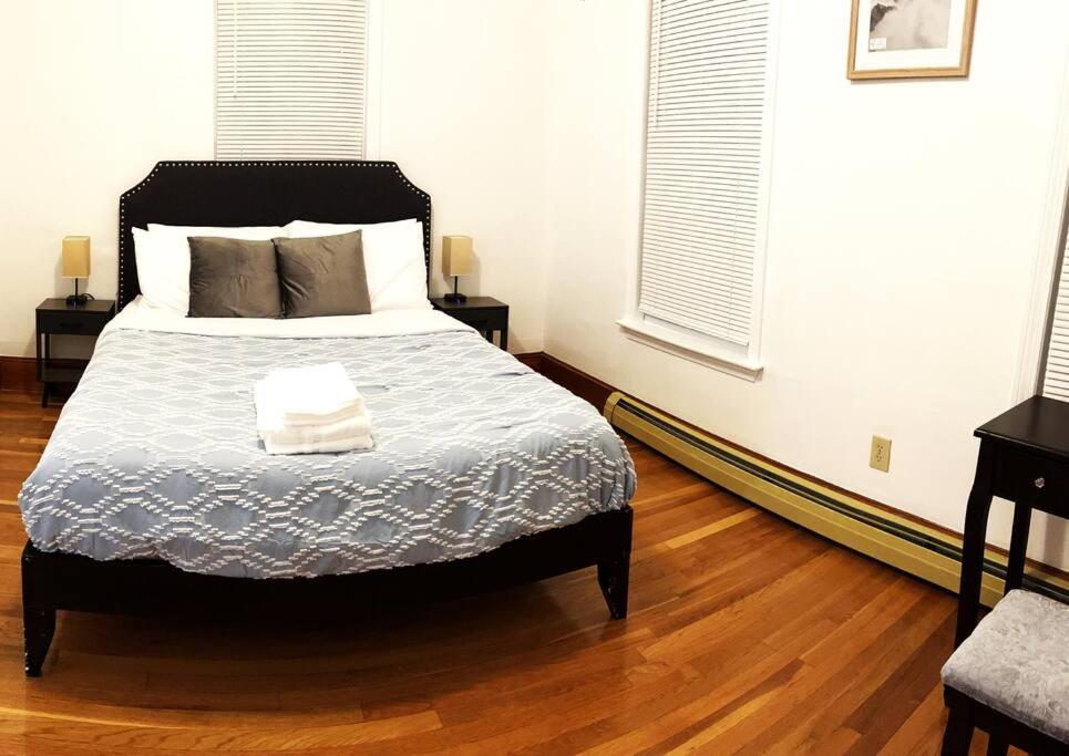 Three-Bedroom Apartment photo 2