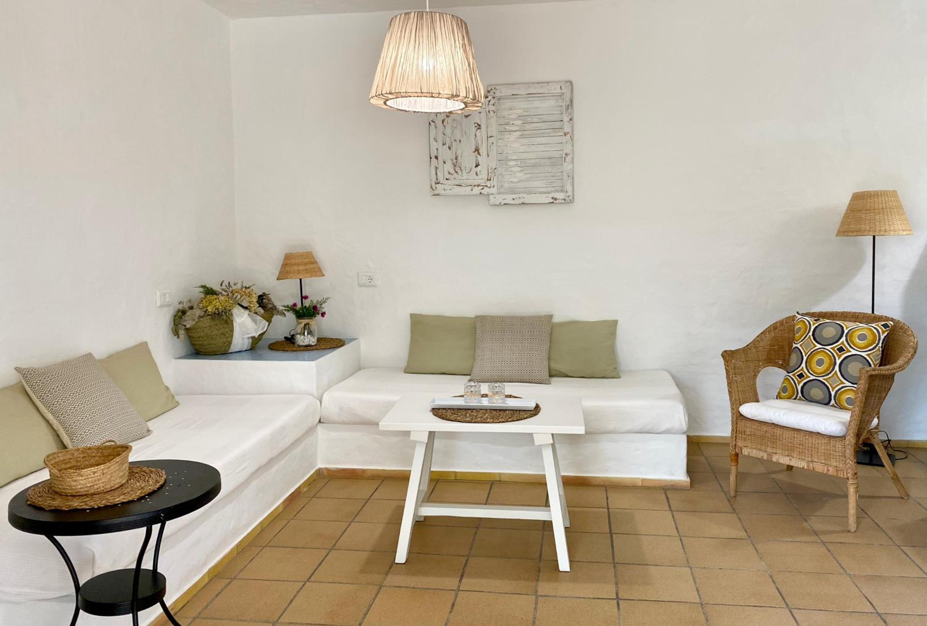 One-Bedroom Apartment - Photo 1
