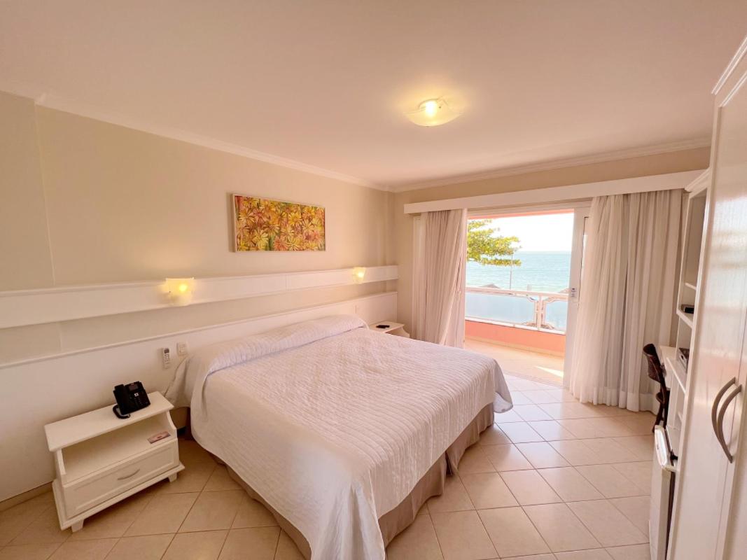 Deluxe Double or Twin Room with Sea View photo 3