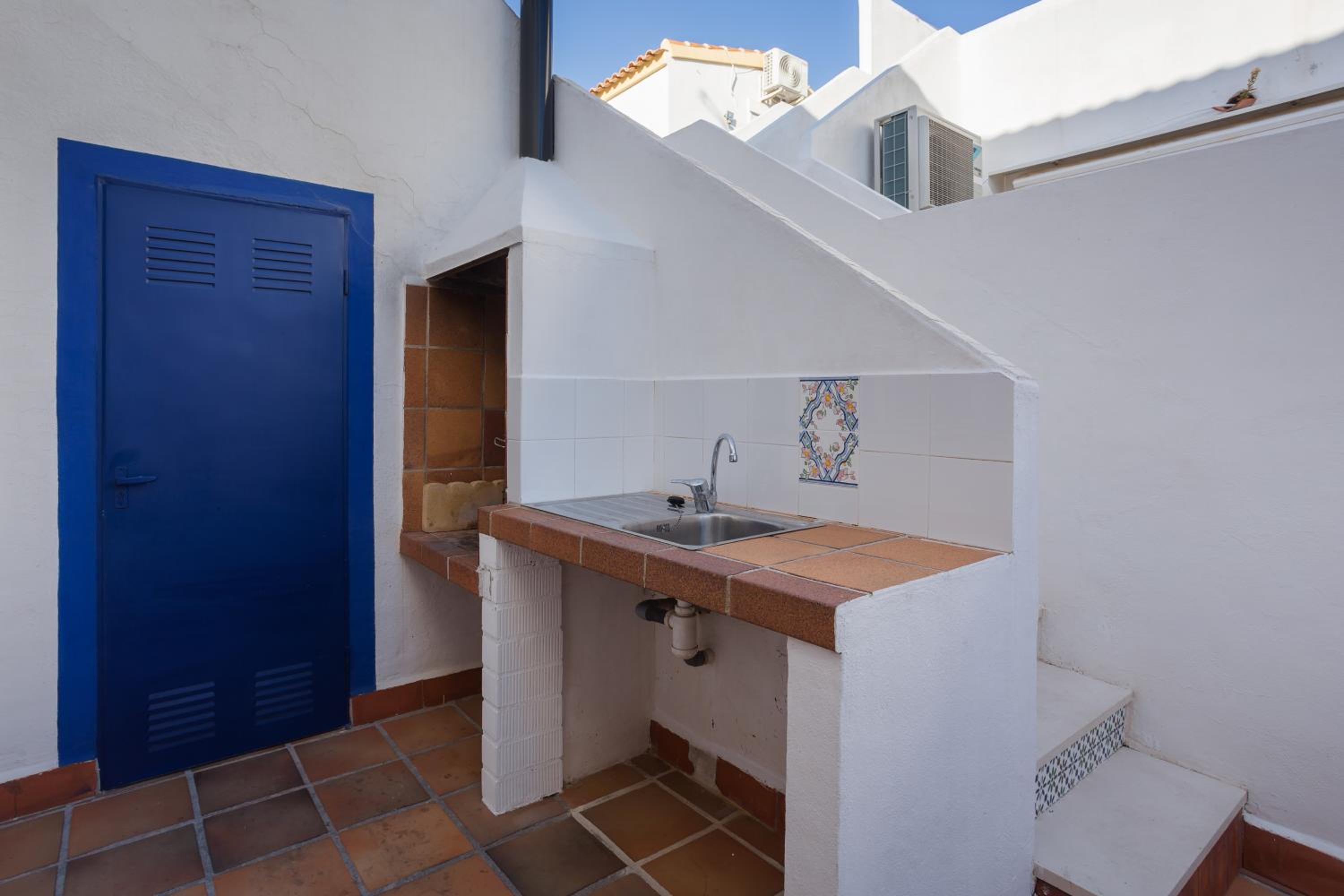 Three-Bedroom House photo 2