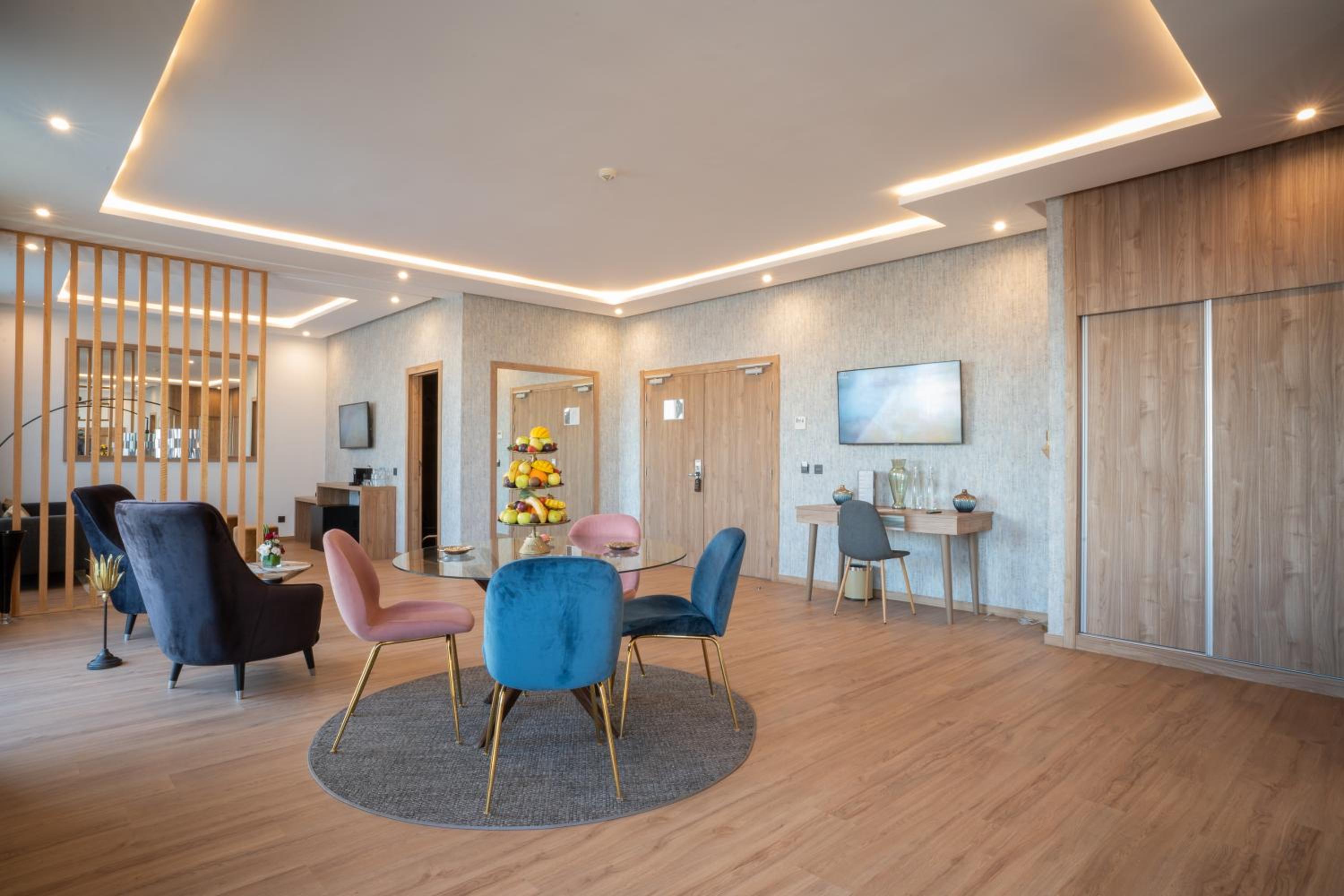 Executive Suite - Photo 1