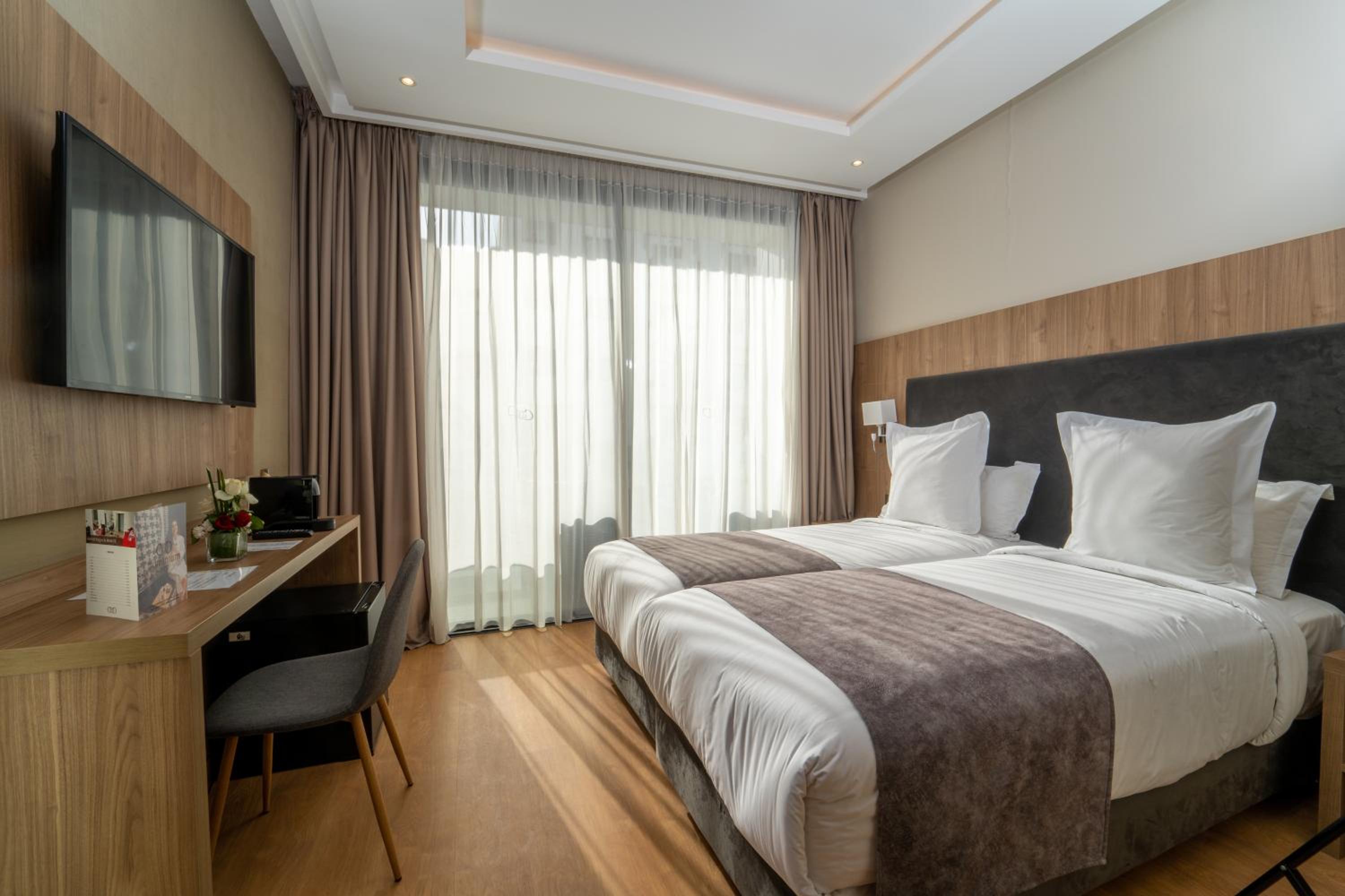 Deluxe Double or Twin Room with Balcony - Photo 2