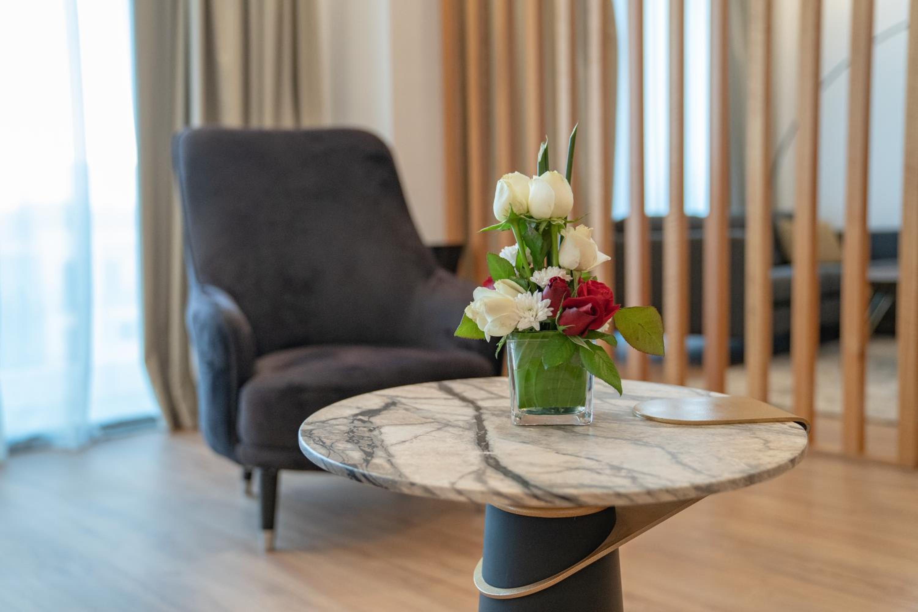 Executive Suite - Photo 3