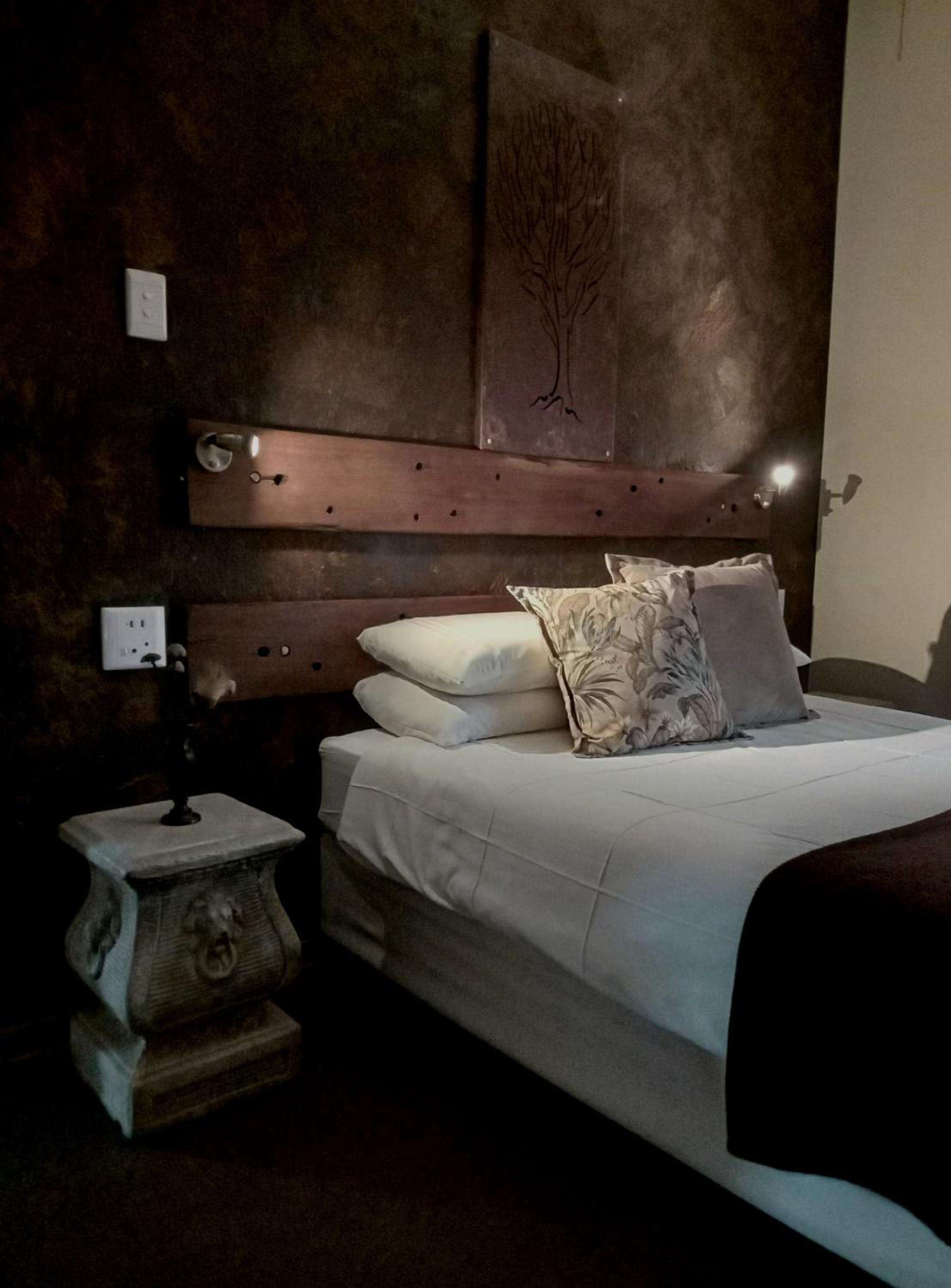 Deluxe Double Room with Shower - Photo 3