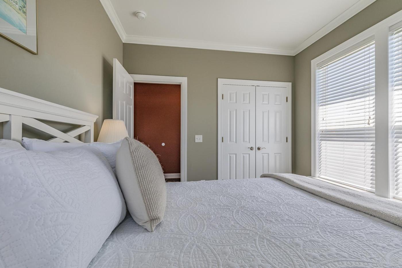 Four-Bedroom House photo 2