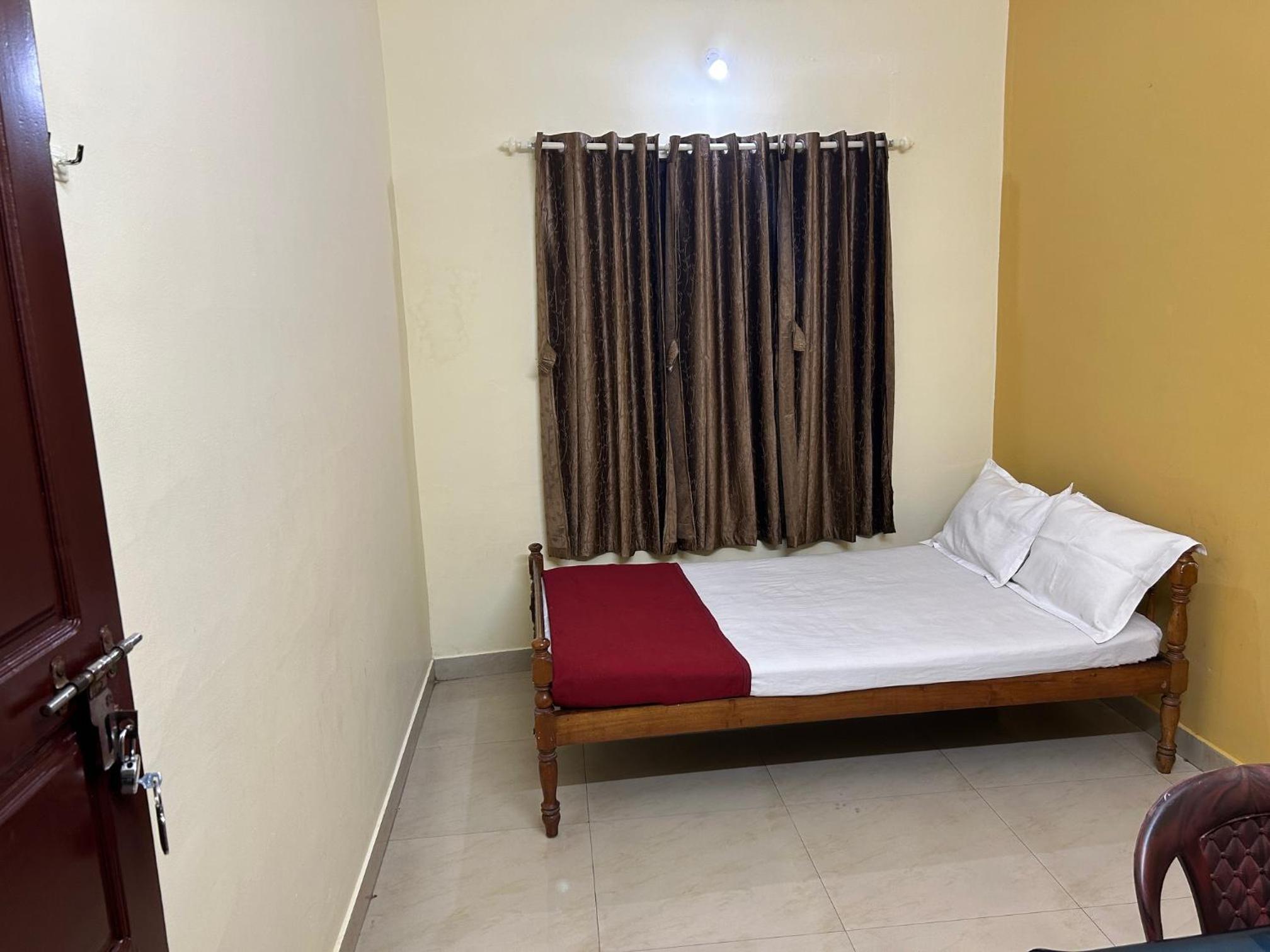 Budget Double Room photo 2