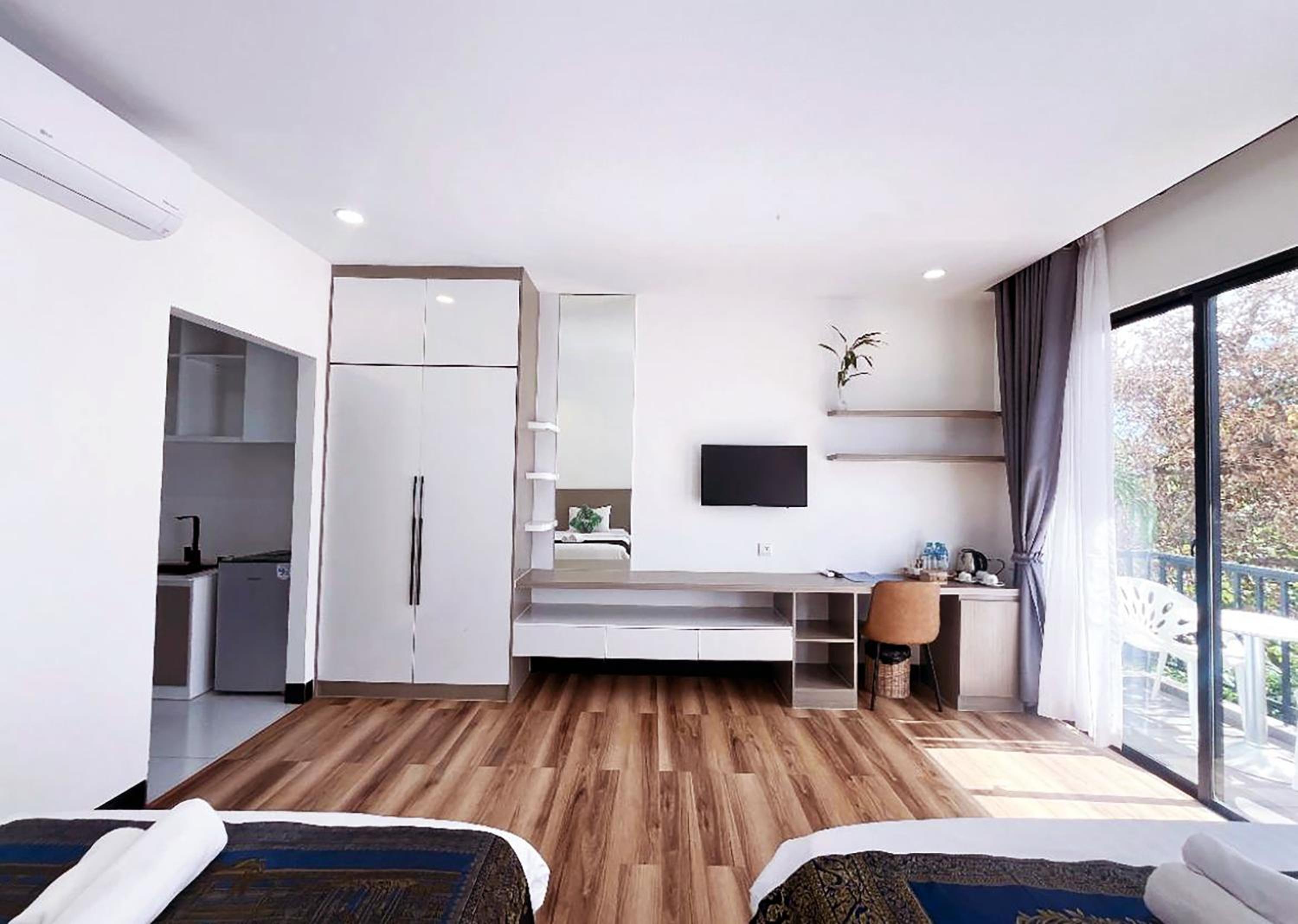 Deluxe Family Room - Photo 2