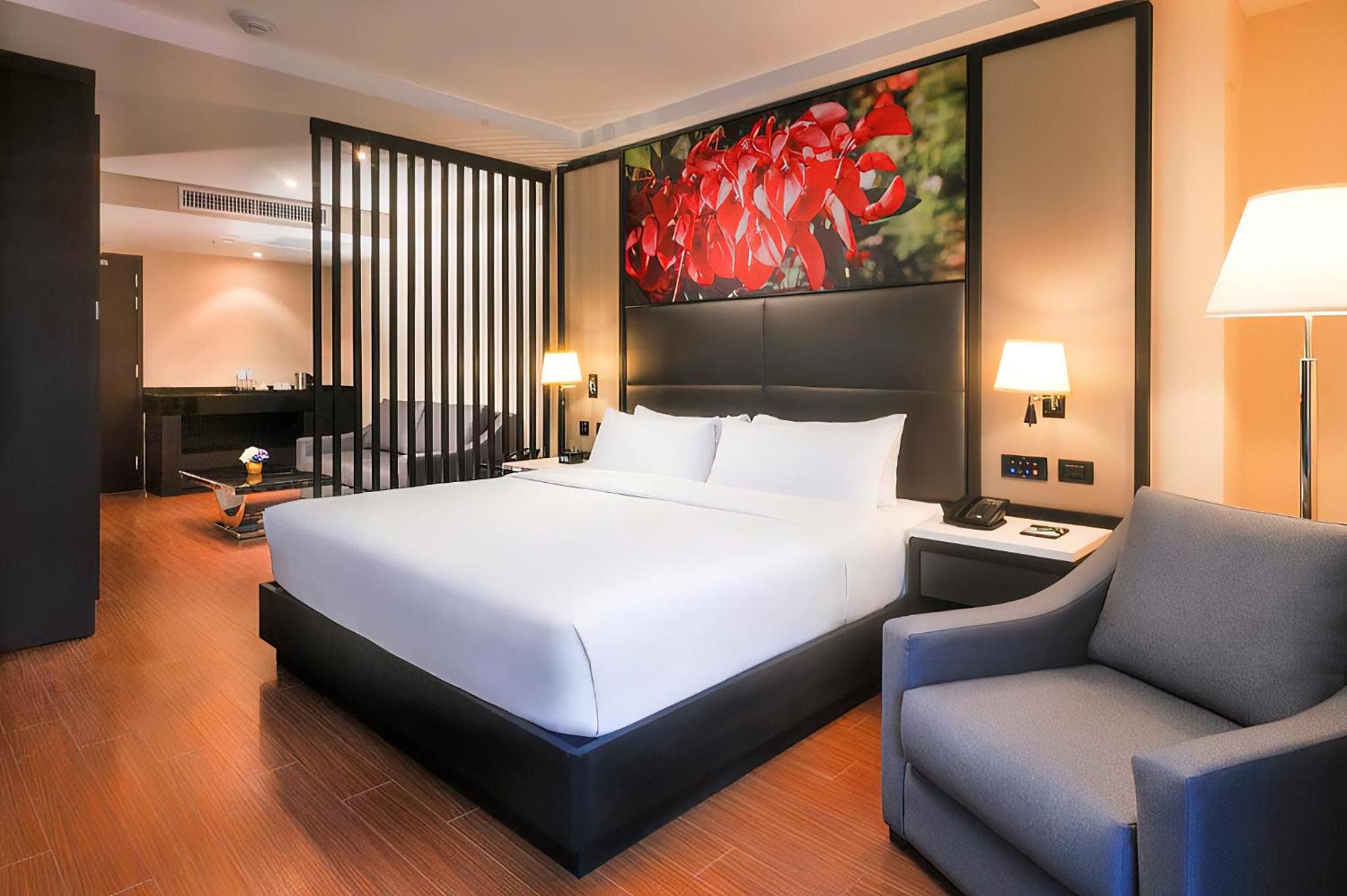 Junior King Suite with Seating Area photo 2