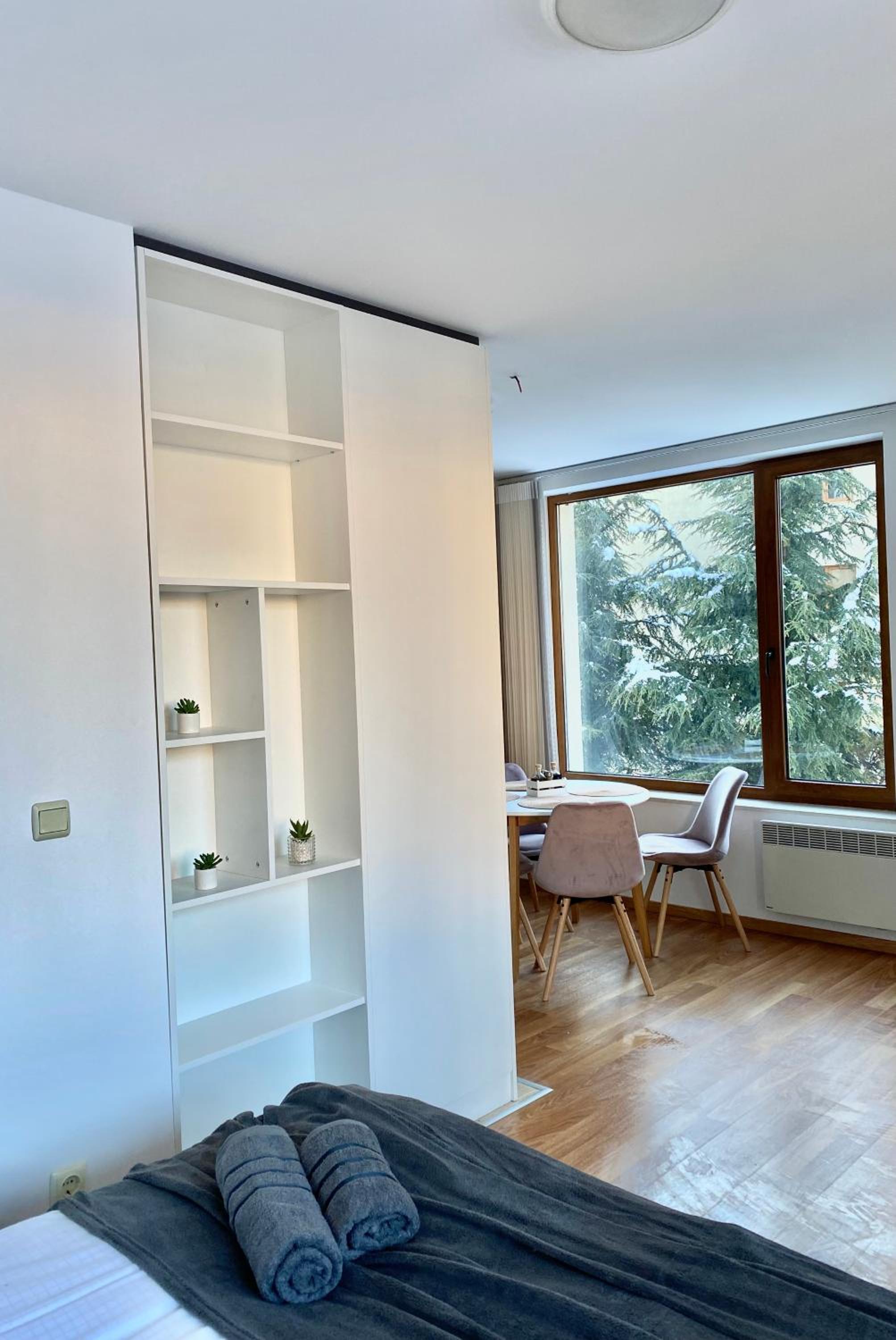 One-Bedroom Apartment photo 1