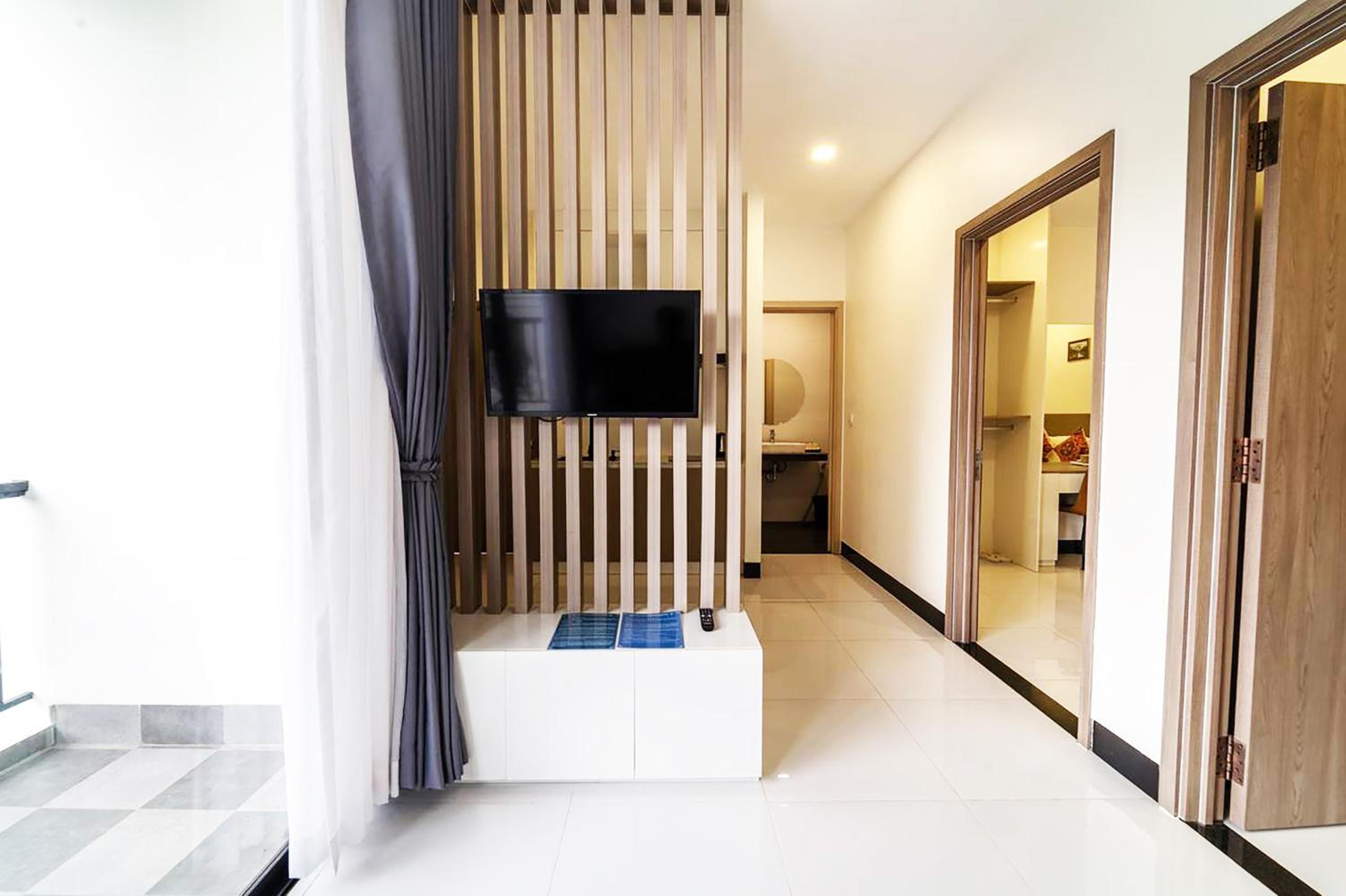 Connecting Room with Private Balcony - Photo 7