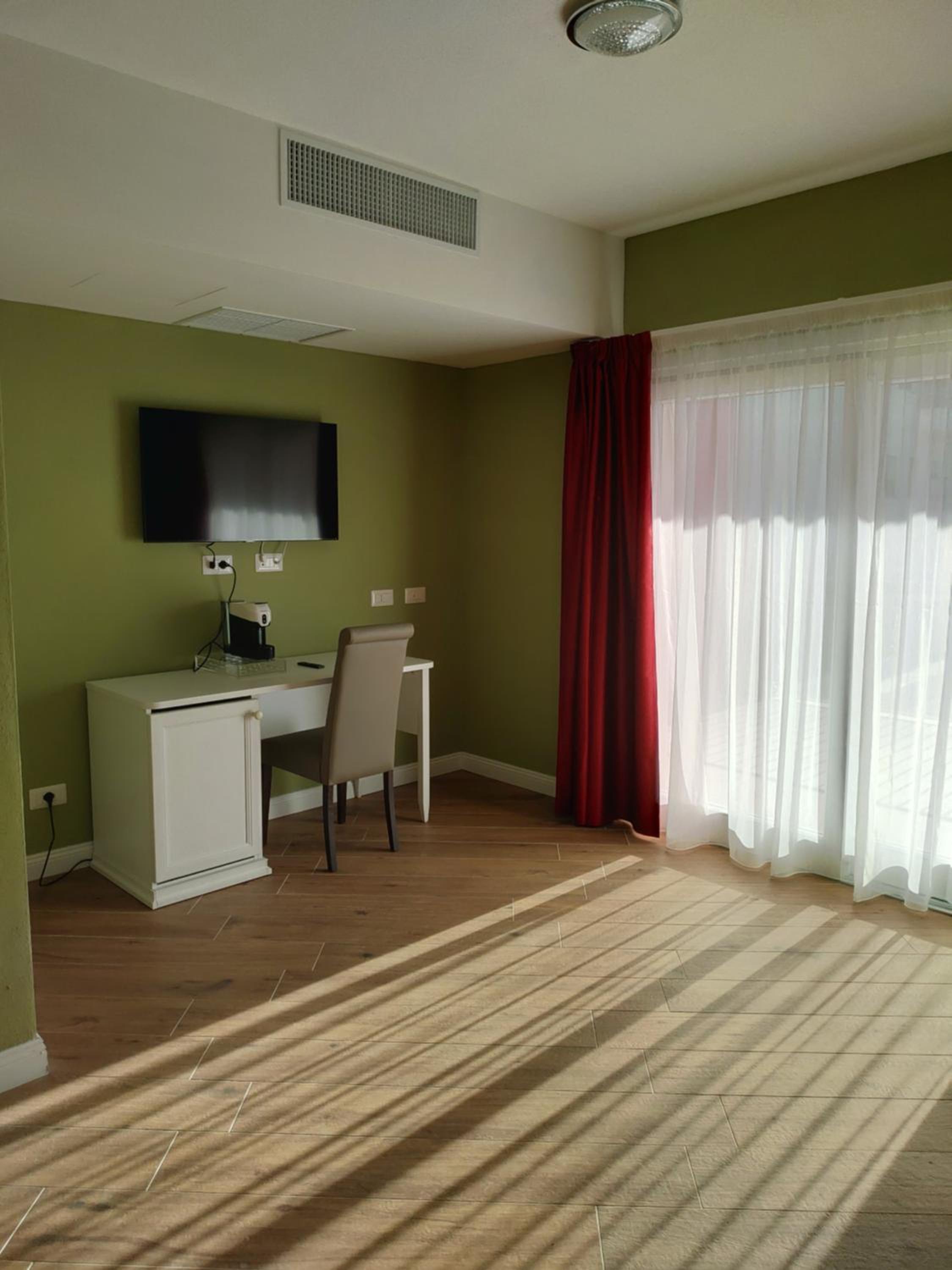Superior King Room - Photo 4