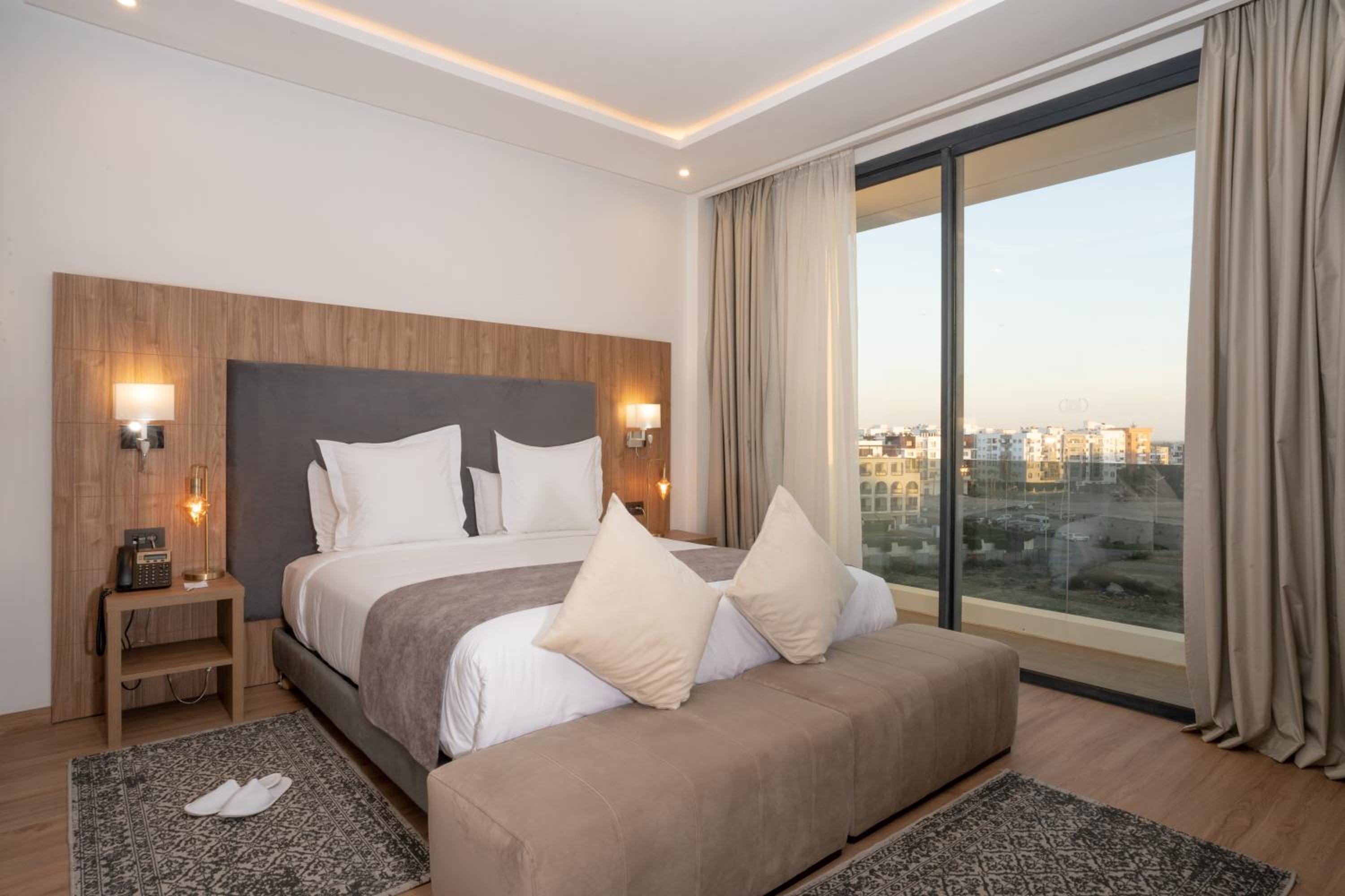 Executive Suite - Photo 2