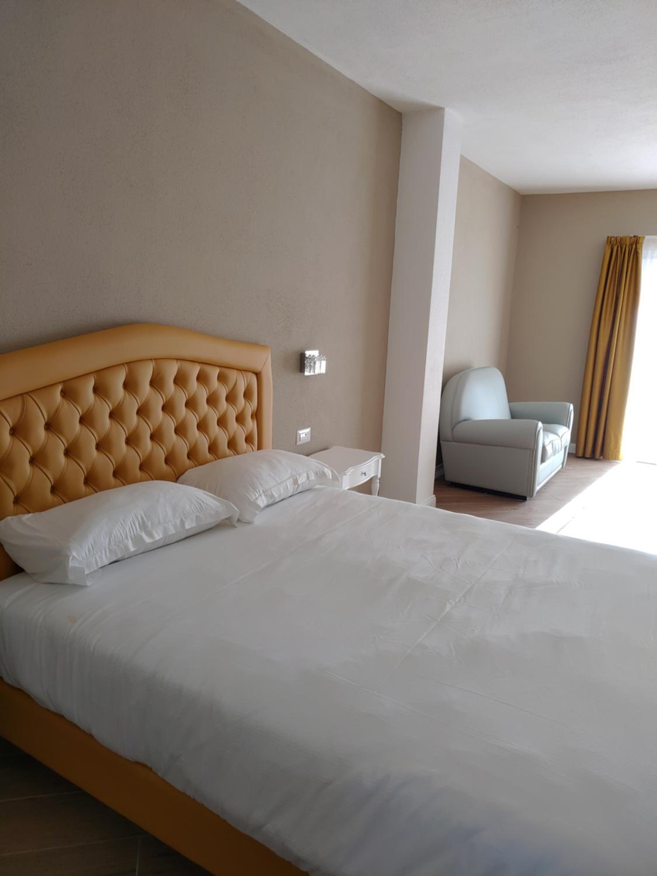 Superior King Suite photo 3
