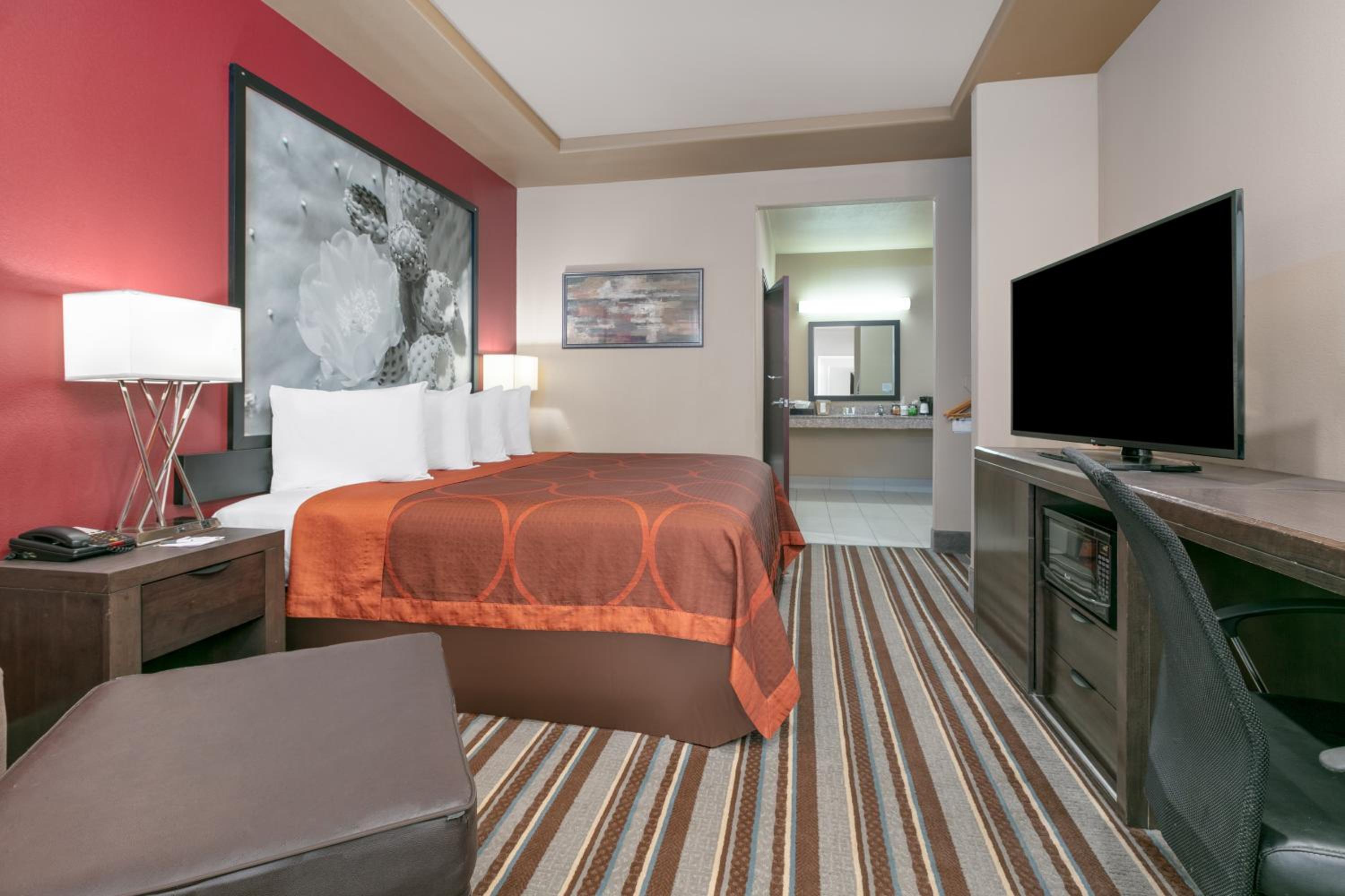 King Suite with Mobility Access and Bathtub with Grab Bars, Non-Smoking photo 2