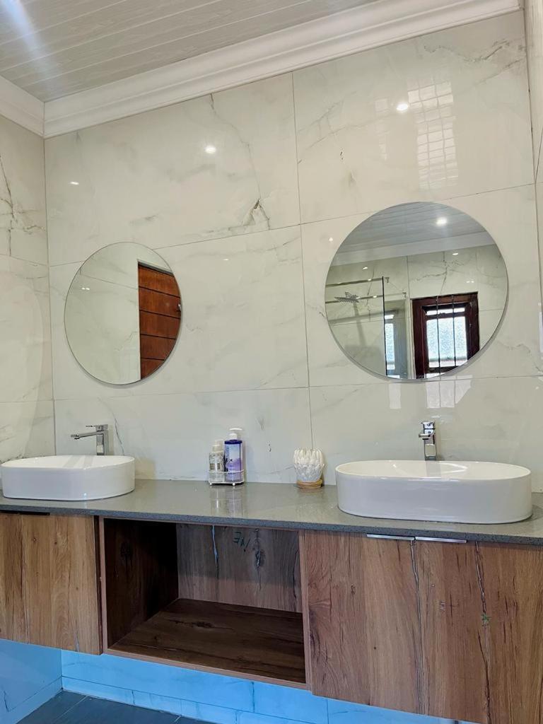 Four-Bedroom House - Photo 28