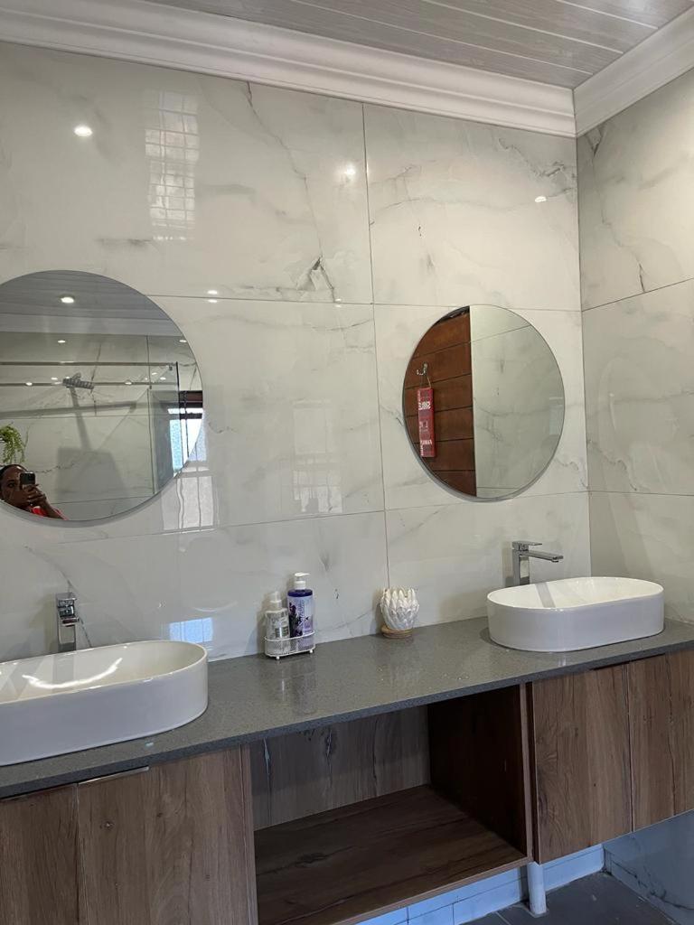 Four-Bedroom House - Photo 3