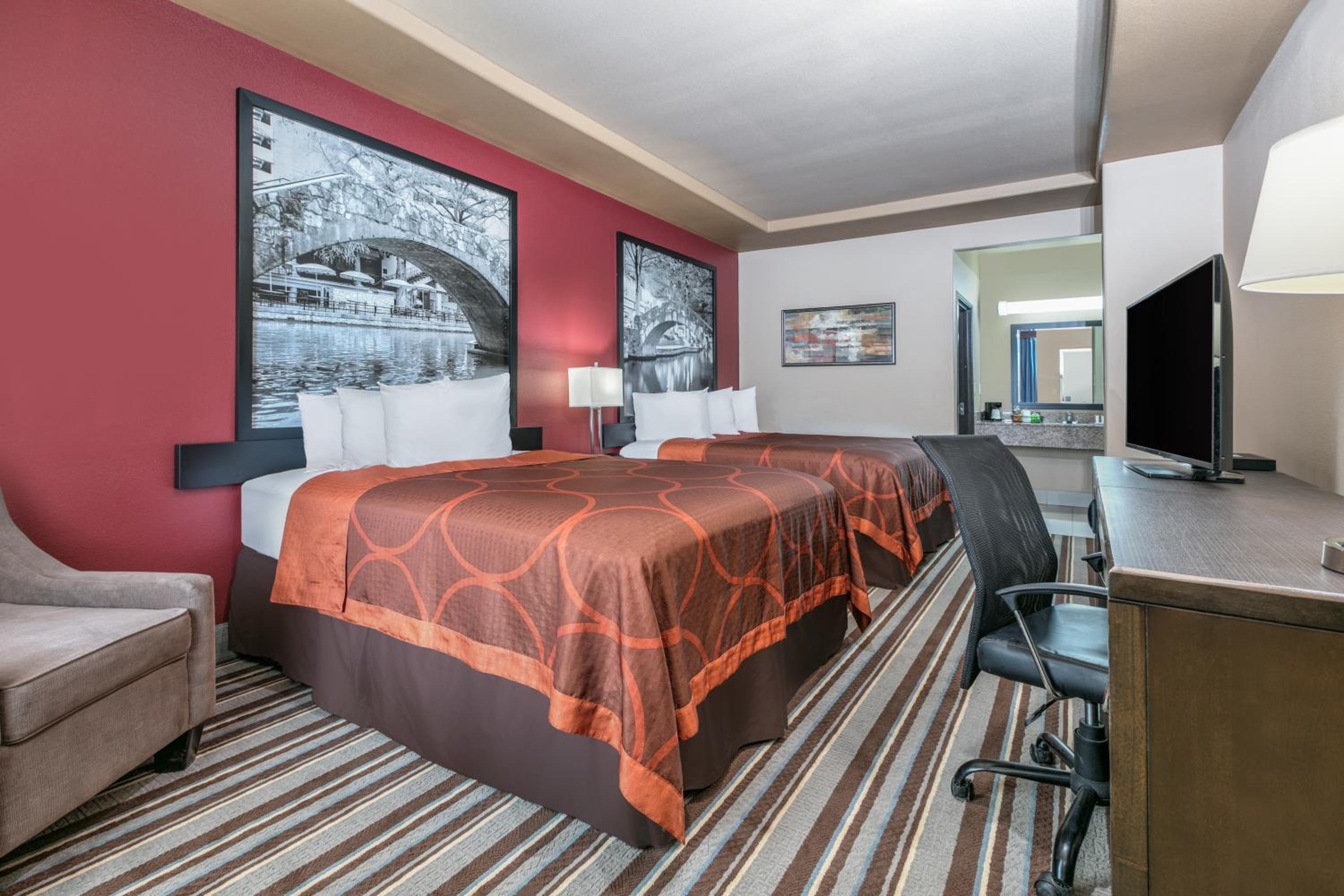 Deluxe Queen Room with Two Queen Beds, Non-Smoking photo 1