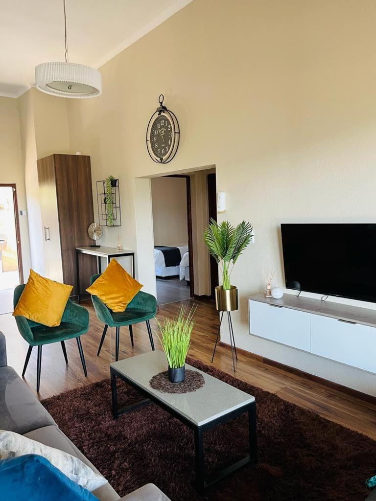 Four-Bedroom House - Photo 11