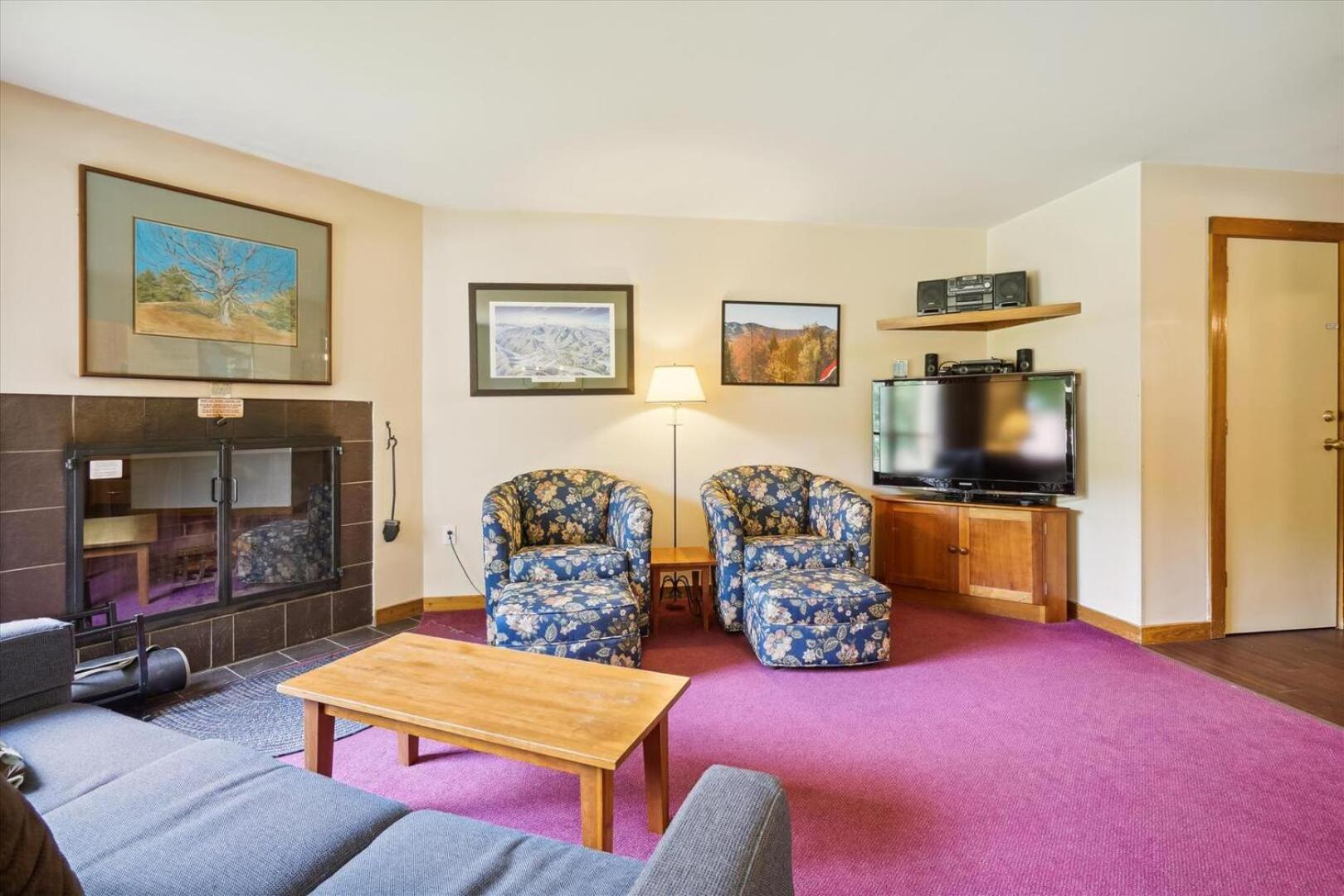 One-Bedroom Apartment photo 2