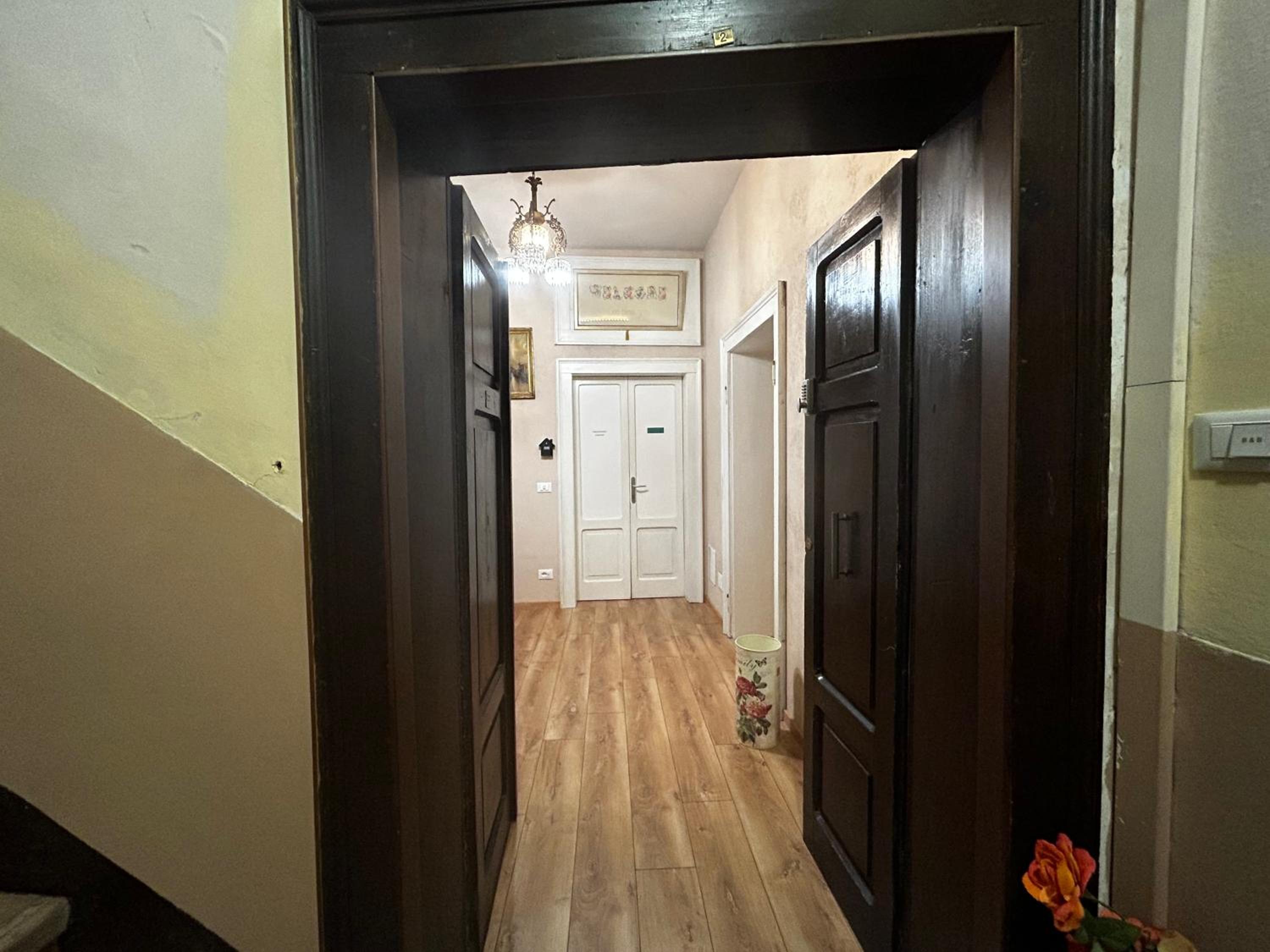 Double Room with Private Bathroom - Photo 9