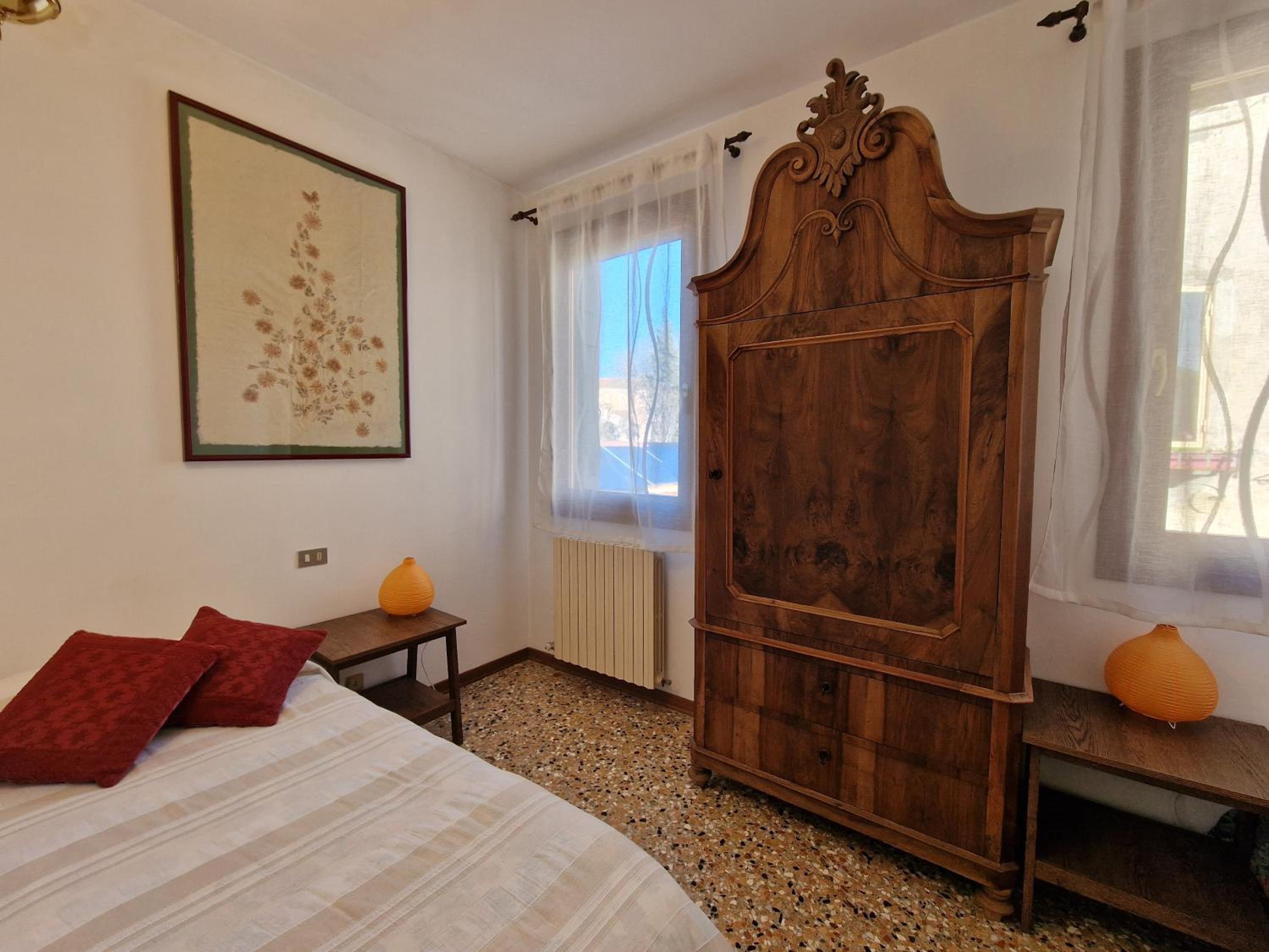 Single Room with Shared Bathroom photo 1