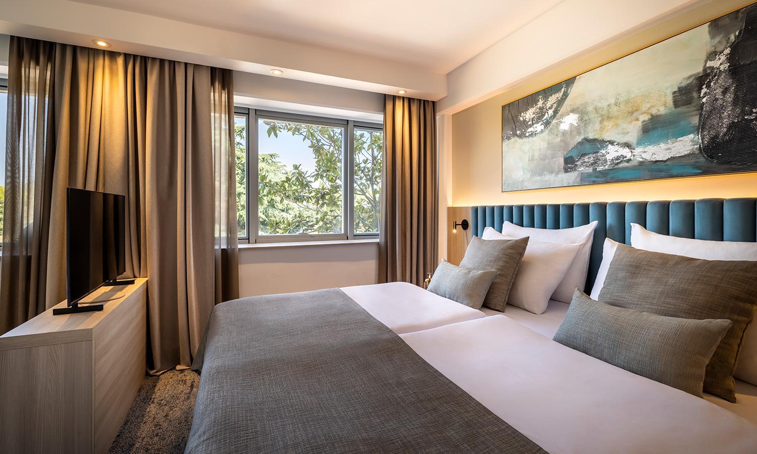 Bed & Sleeping Area