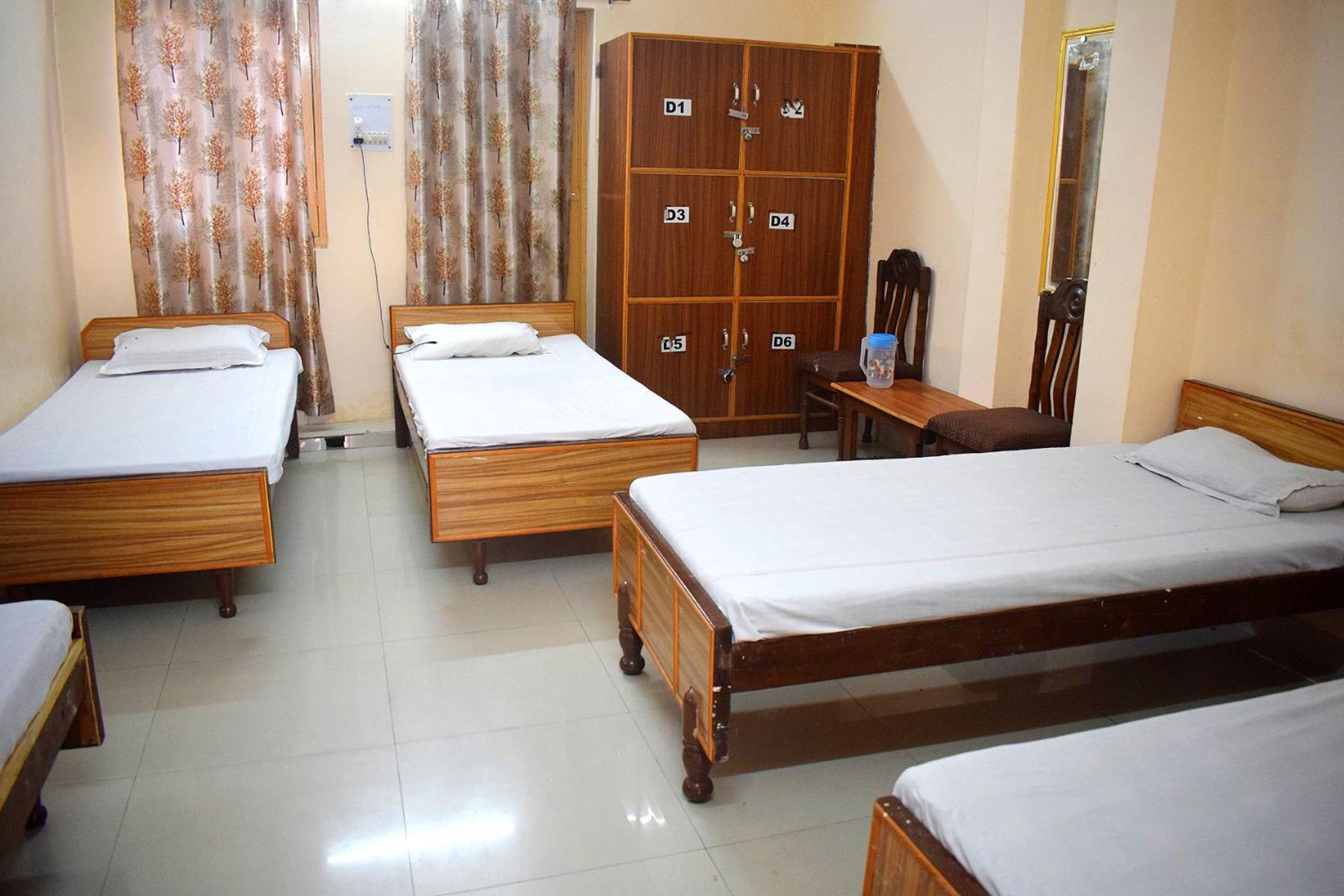 Single Bed in Male Dormitory Room photo 1