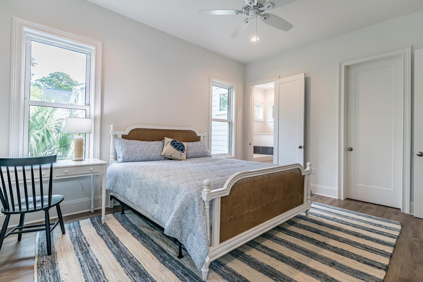 Six-Bedroom House photo 1