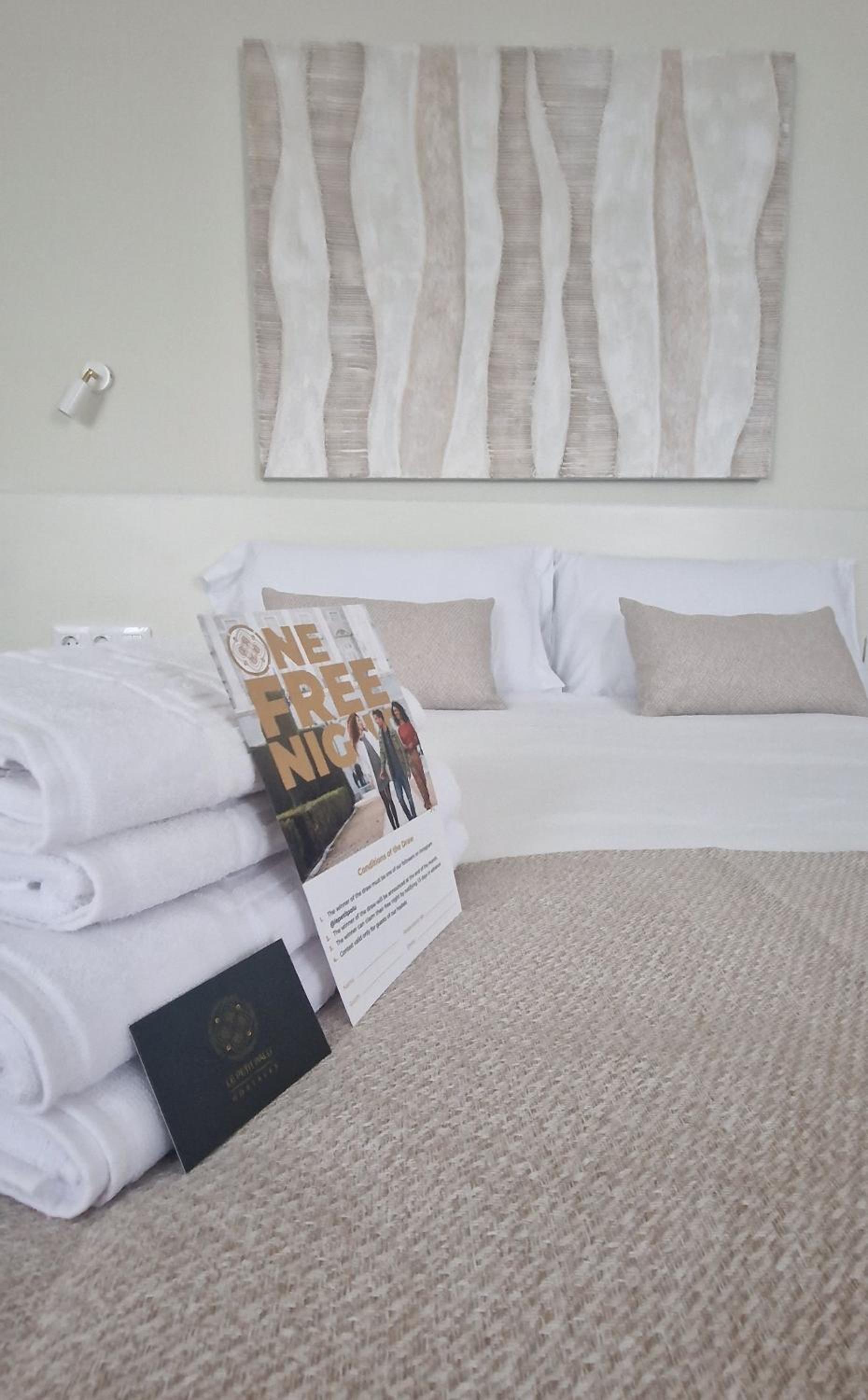 Single Room thumbnail 5