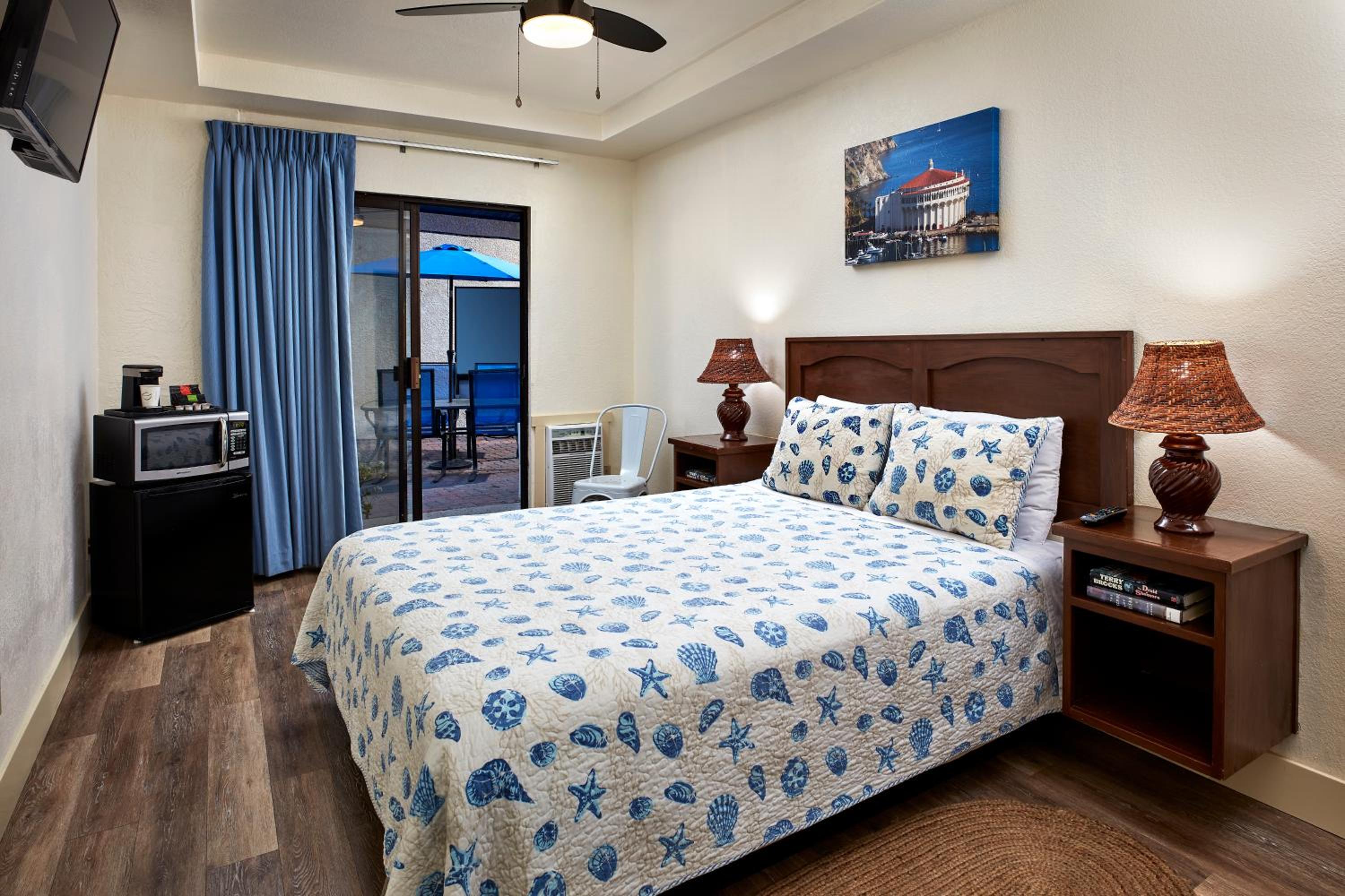 Queen Room photo 1
