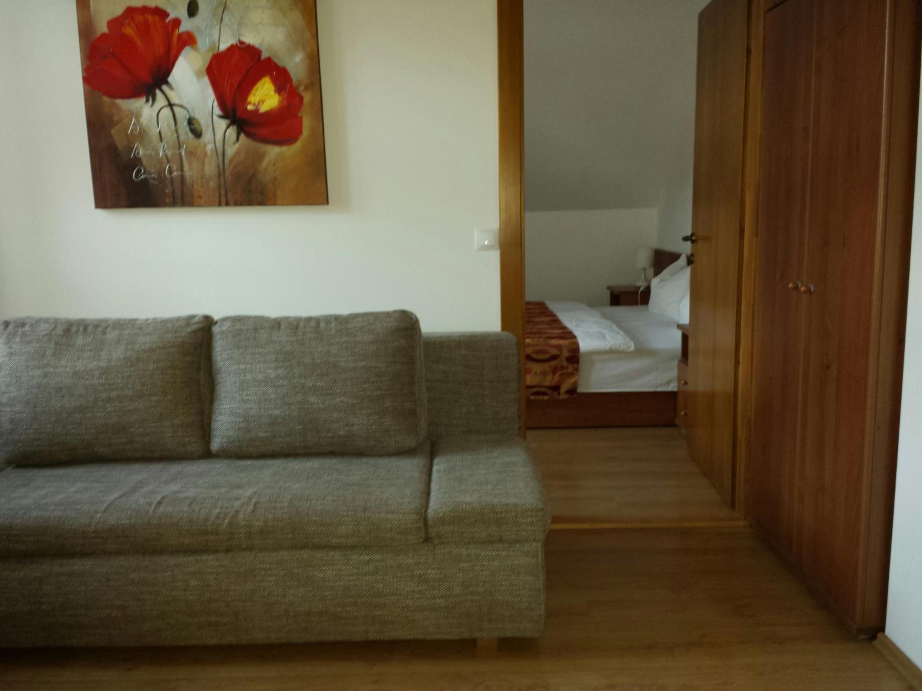 One-Bedroom Apartment - Photo 48