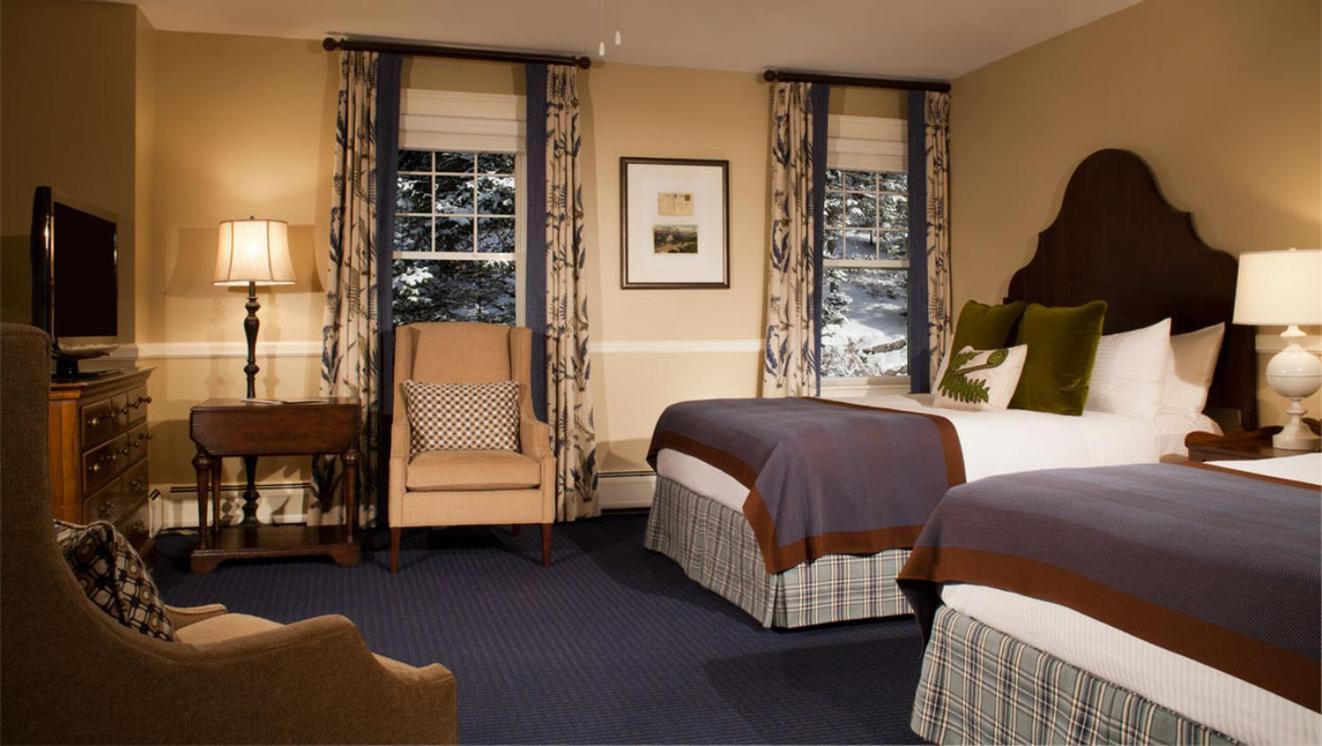 Deluxe Queen Room with Two Queen Beds photo 1