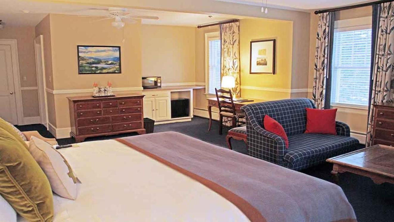 Premier Room - 1 King Bed photo 1