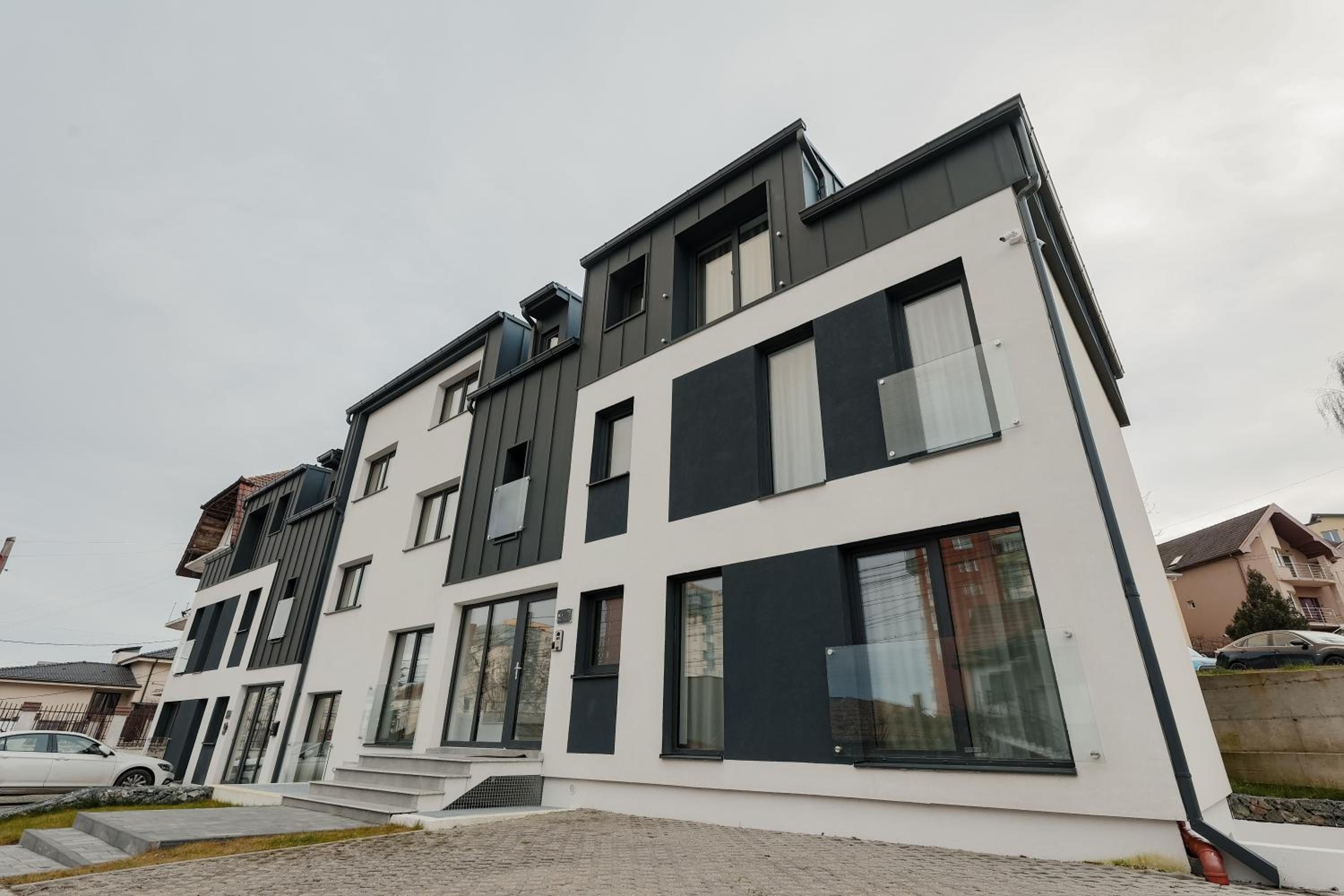 Apartment with Balcony - Photo 10