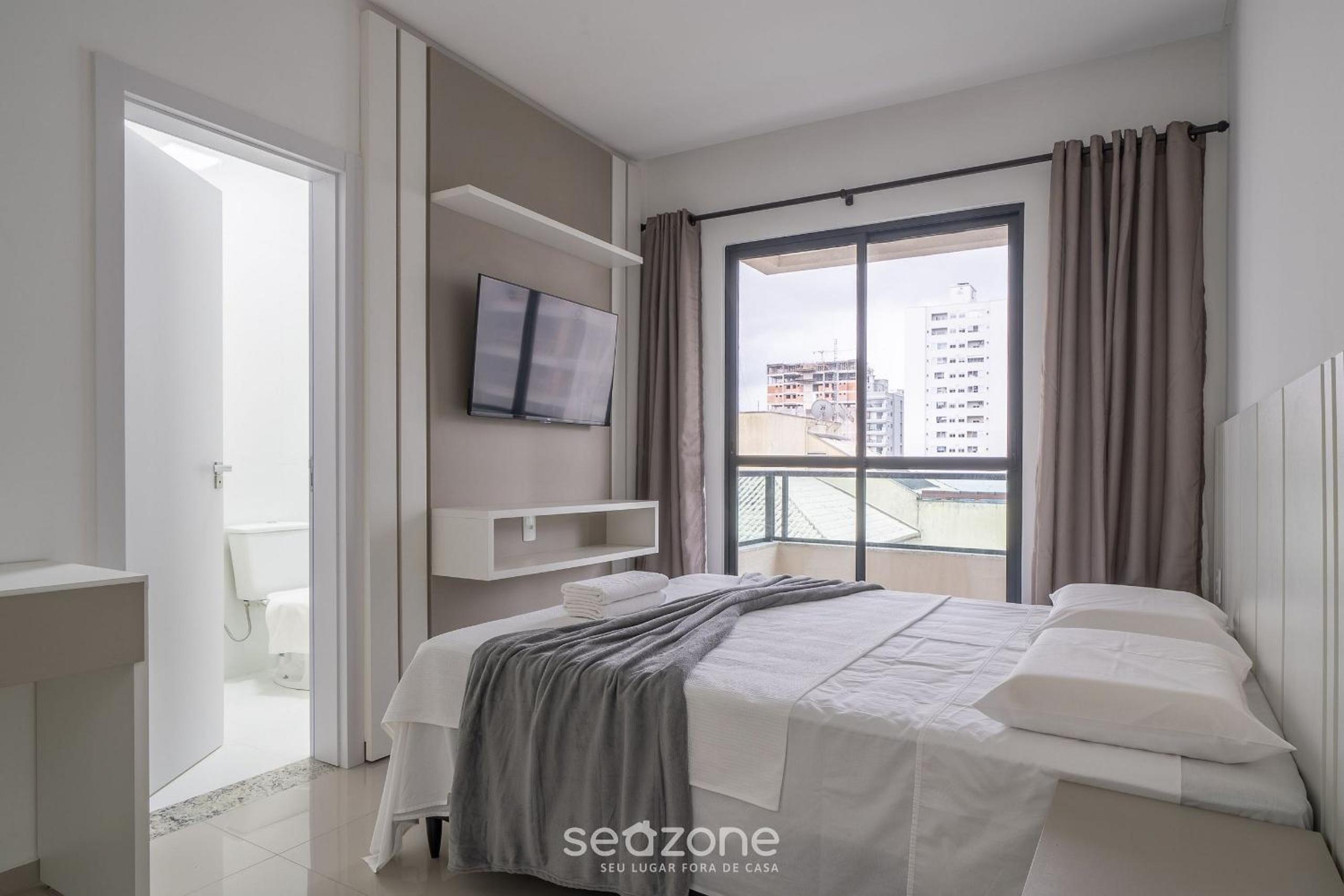 Two-Bedroom Apartment with Balcony photo 2