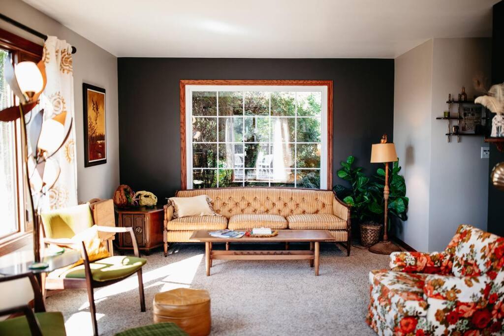 Six-Bedroom House photo 1