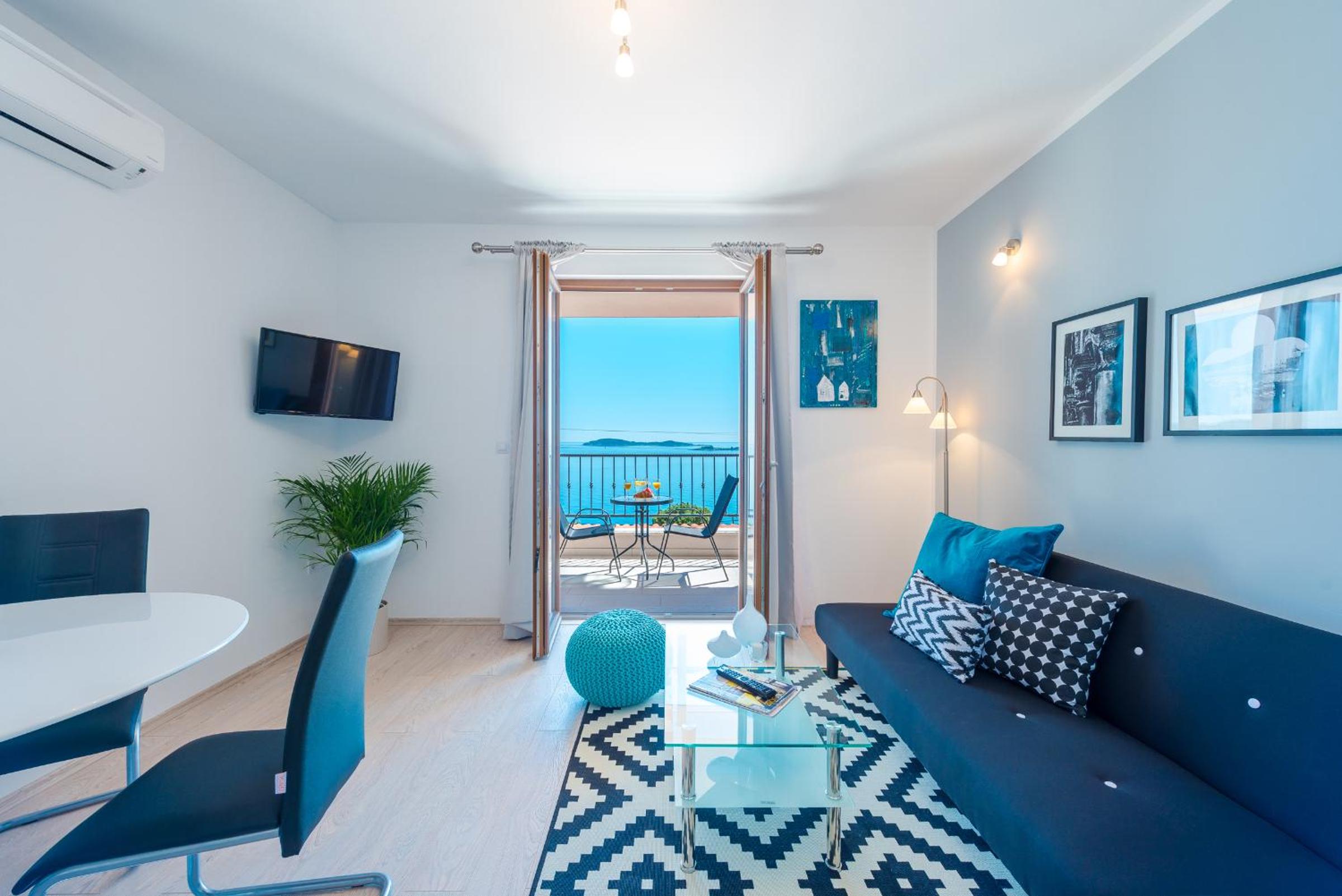 Comfort One-Bedroom Apartment with Balcony and Sea View