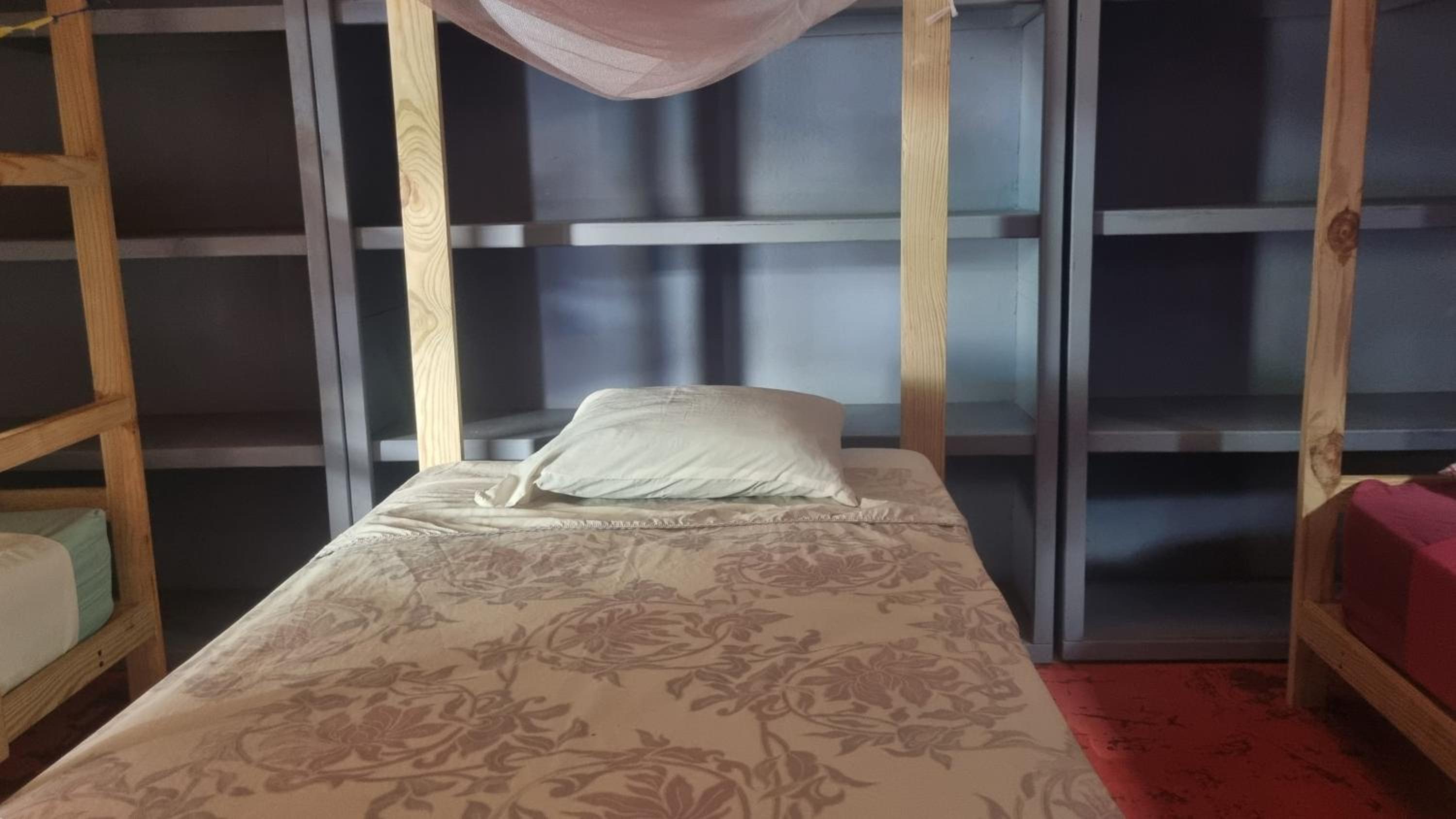 Posto Letto in Dormitorio con 6 Letti