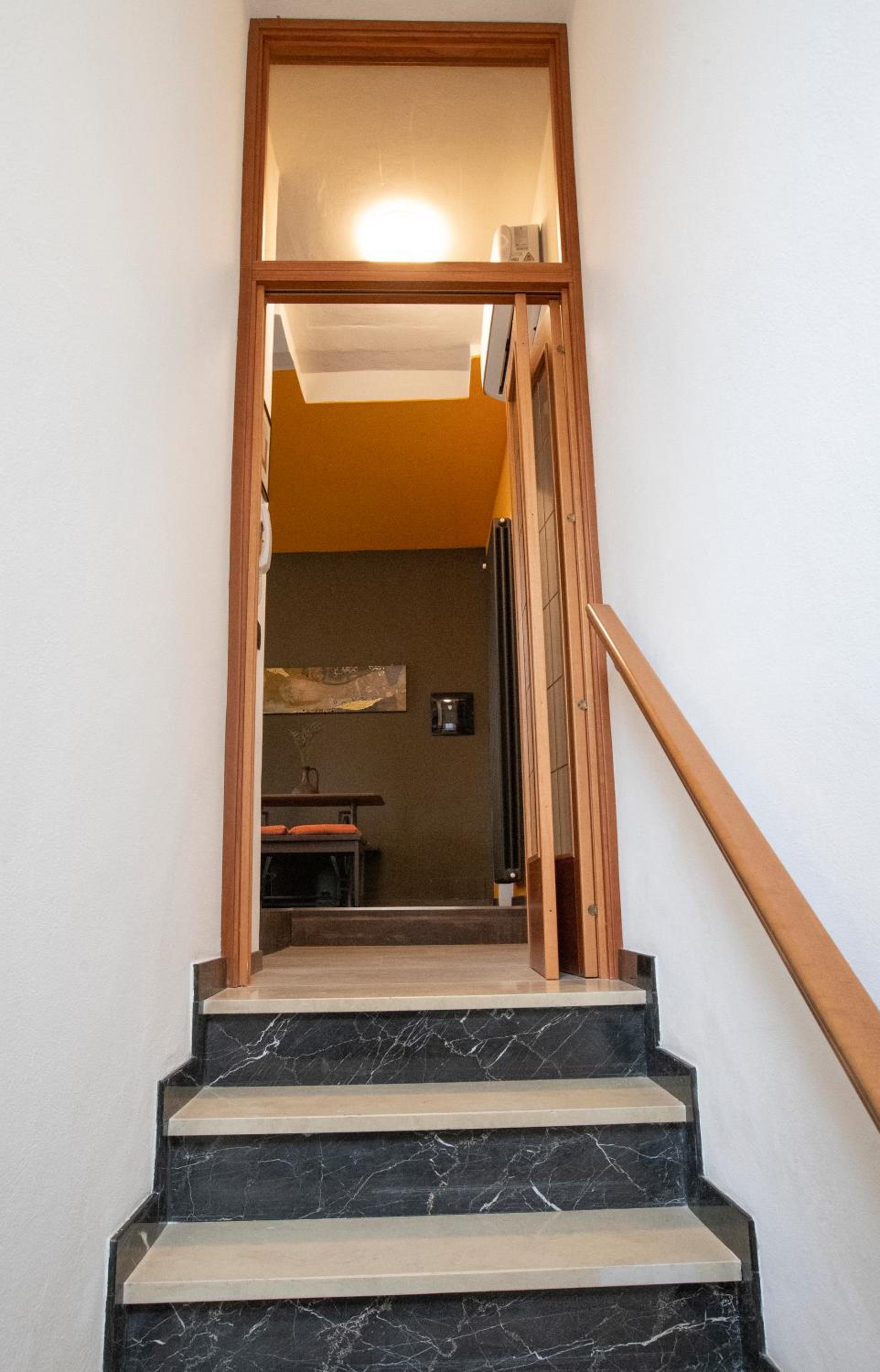 Apartment with Balcony photo 3