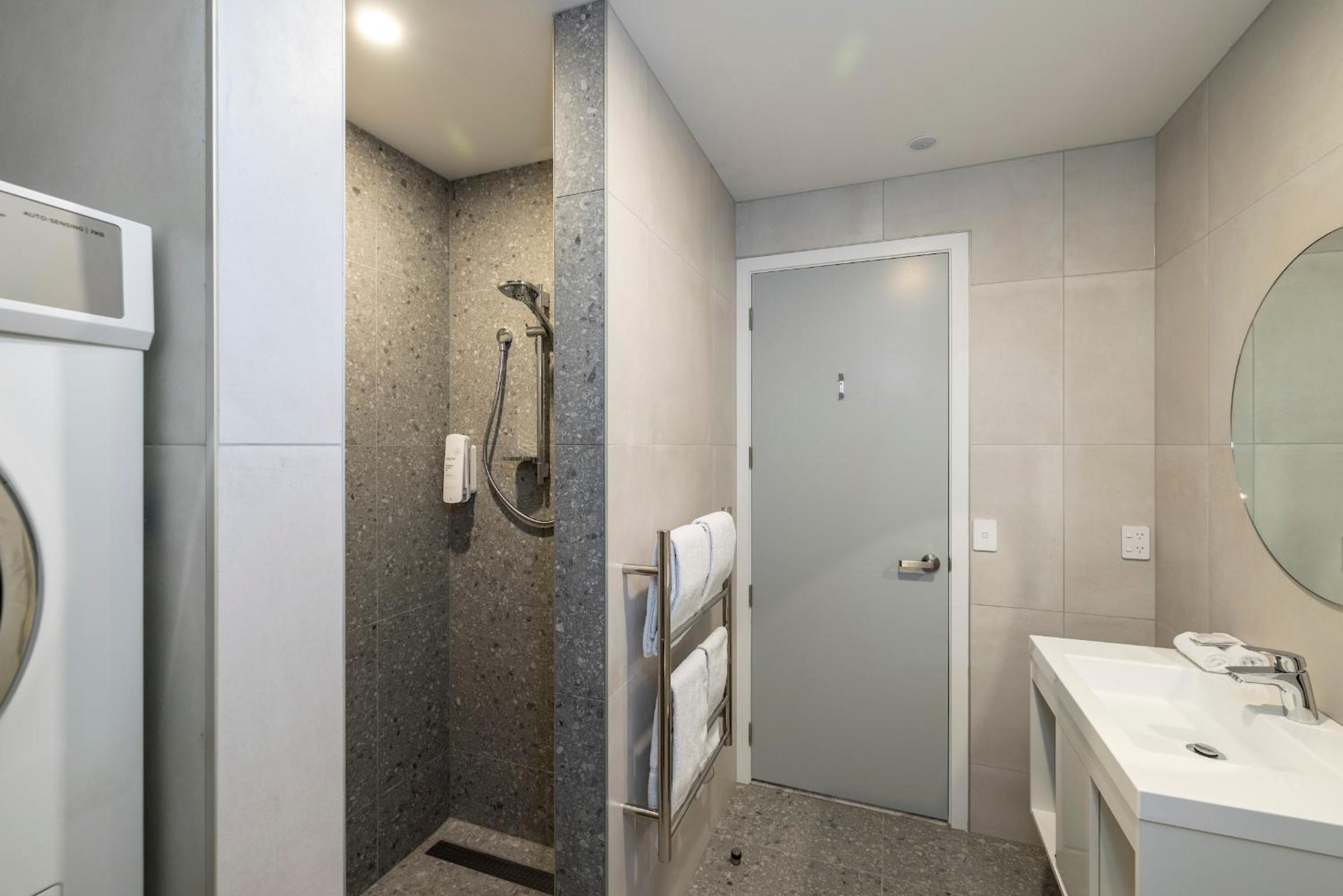 Studio Apartment - Photo 6
