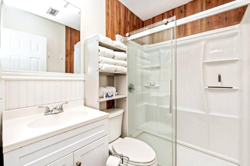 Three-Bedroom House photo 3