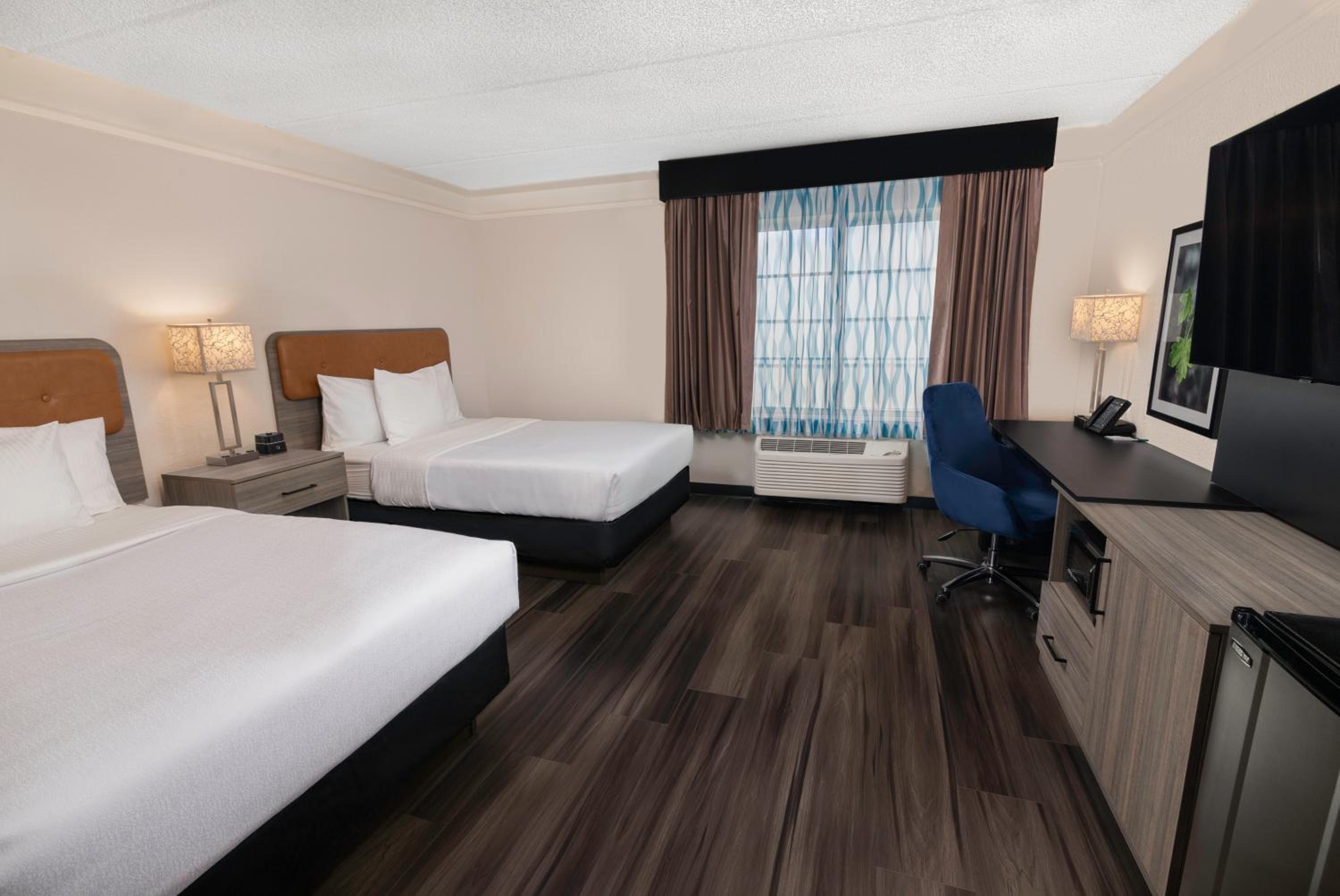 Double Room with Two Double Beds and Bath Tub - Hearing Accessible/Non-Smoking